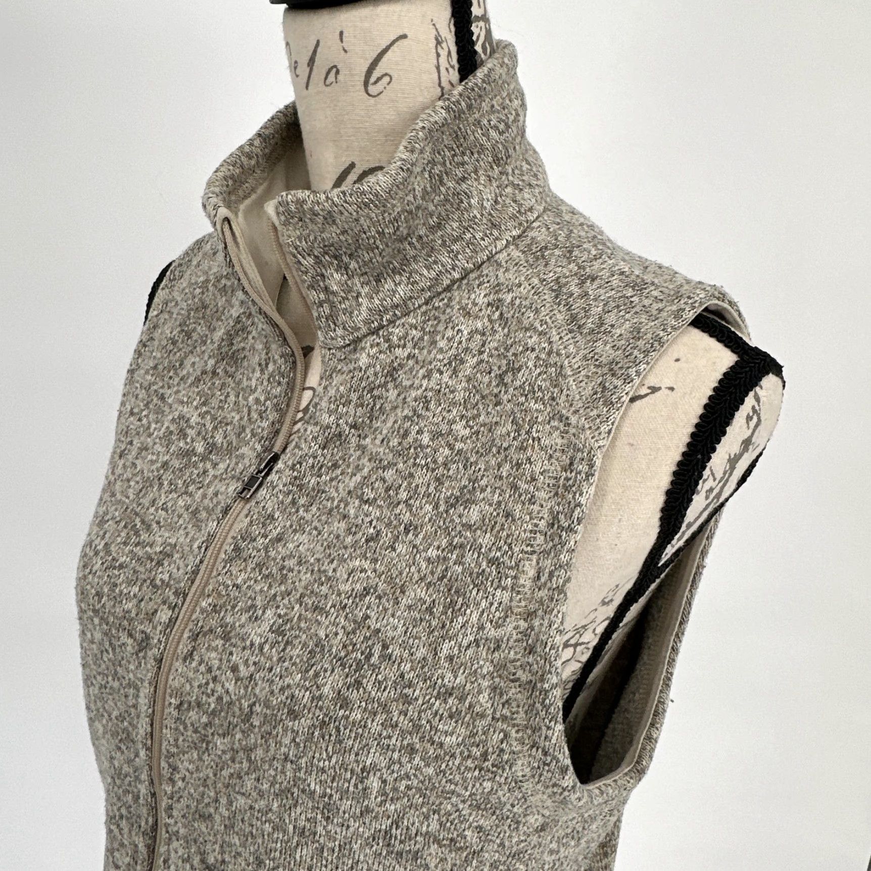 Patagonia Patagonia Vest Womens Small Gray Fleece Full Zip Pockets Better Sweater Casual Layering Size S / US 4 / IT 40 - 2 Thumbnail