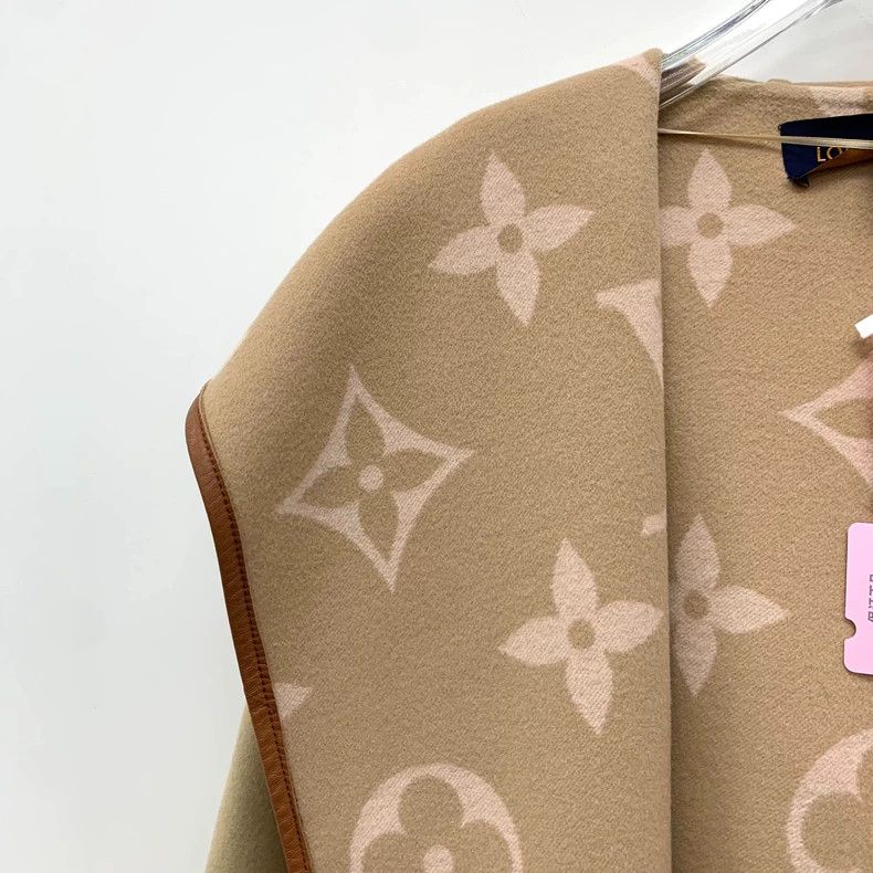 Louis Vuitton Louis Vuitton 22 coats with brown lining logo and full pri Size XS / US 0-2 / IT 36-38 - 3 Thumbnail