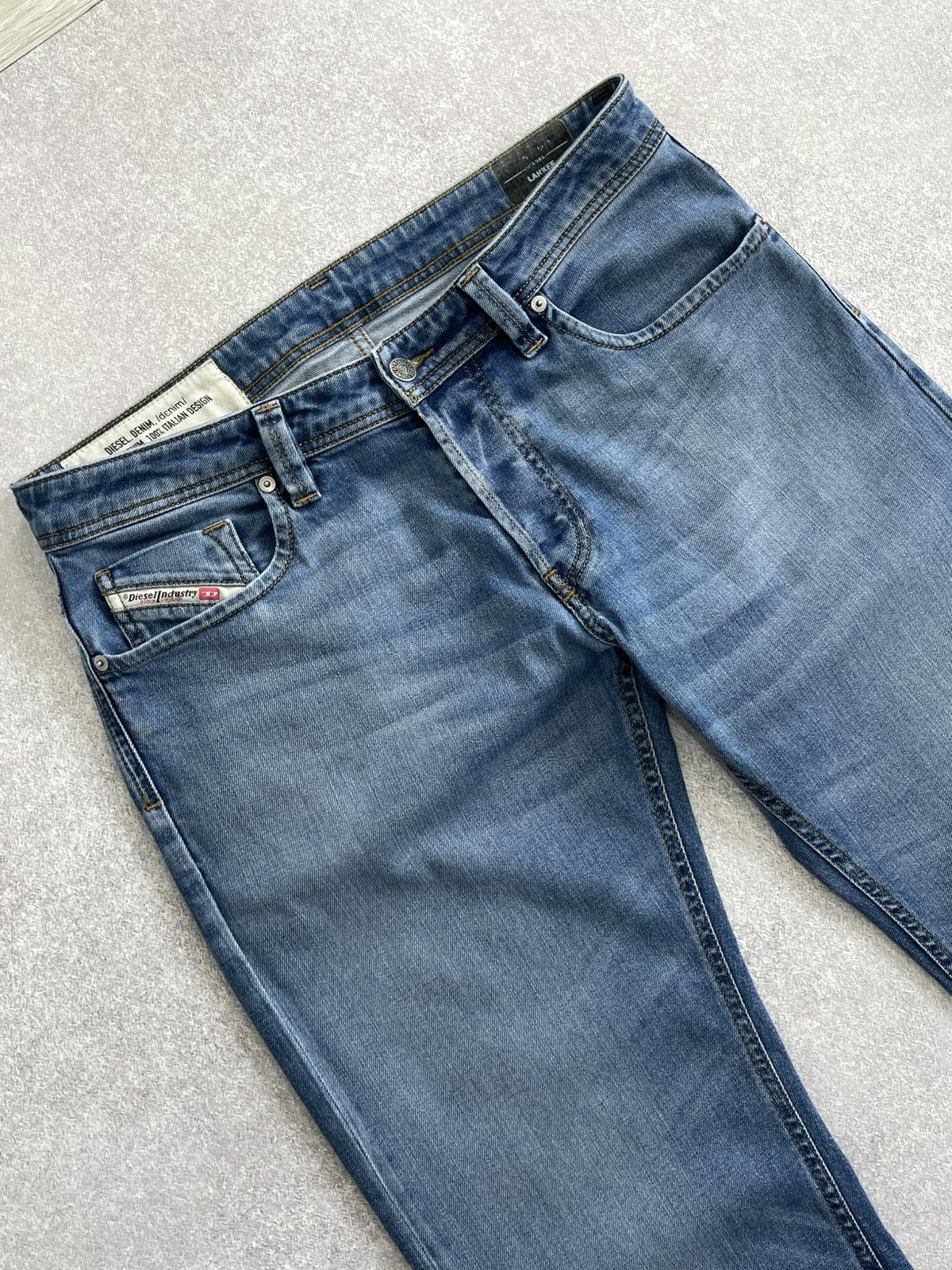 Diesel Diesel Larkee Straight Fit y2k Low Rise Leather Patch Jeans Size US 33 - 9 Thumbnail