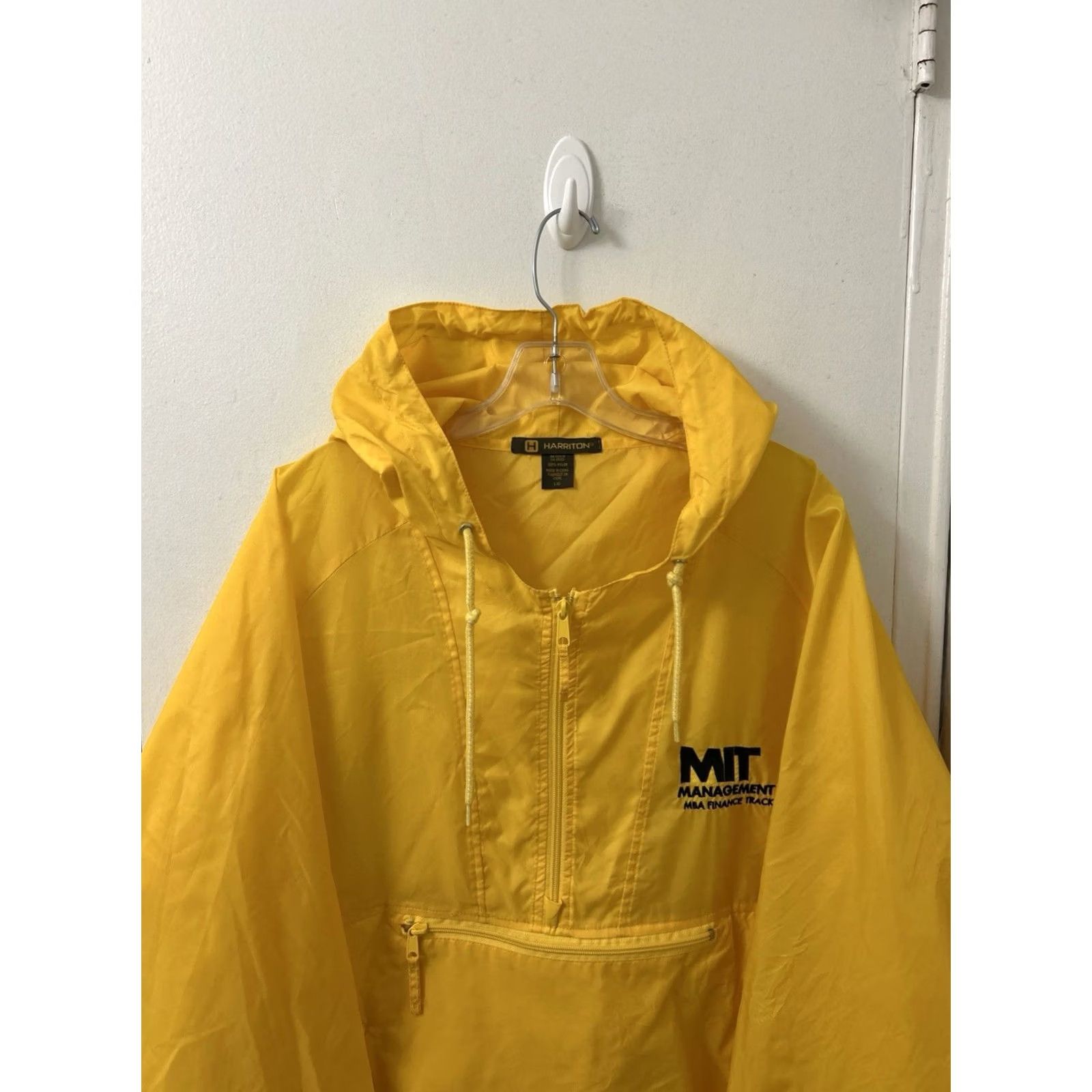 Vintage Harriton Jacket Mens L Yellow MIT MBA Finance Track Anorak Zip Hooded Packable Lightweight Water-Resistant Bar—Embroidered Logo Size US L / EU 52-54 / 3 - 2 Thumbnail