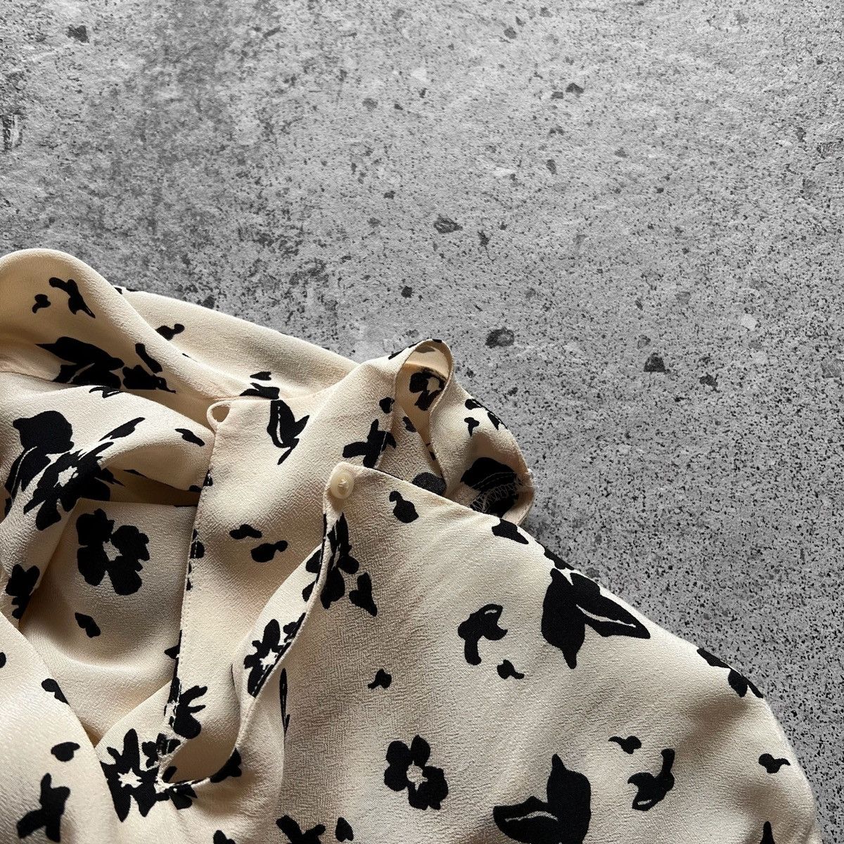 Designer × Uniqlo Uniqlo Women Floral Blouse Top Long Sleeve Rayon Beige Black Size S / US 4 / IT 40 - 5 Thumbnail