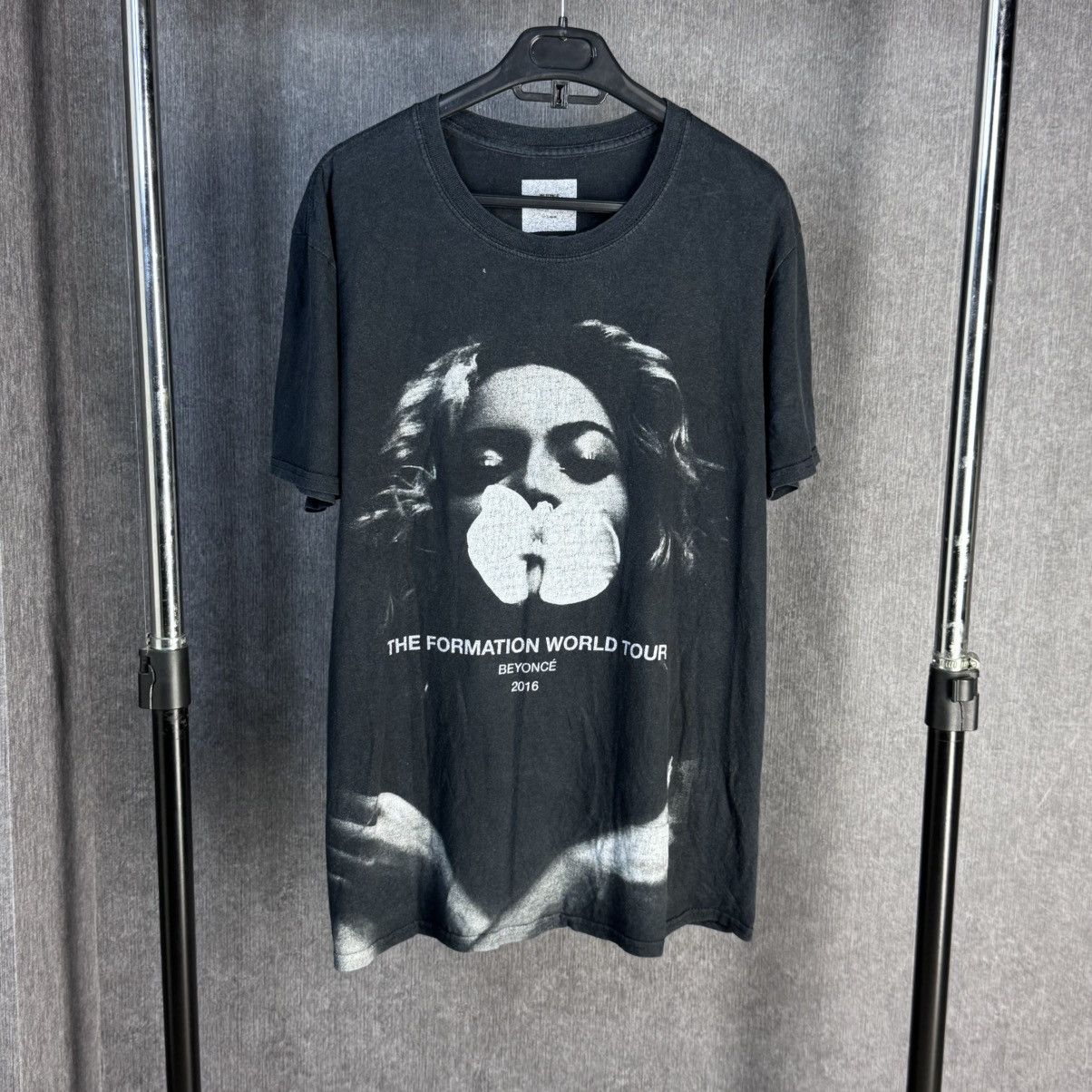 Beyonce Beyoncé tour T-shirt 2016 vintage tee Size L Size US L / EU 52-54 / 3 - 1 Thumbnail