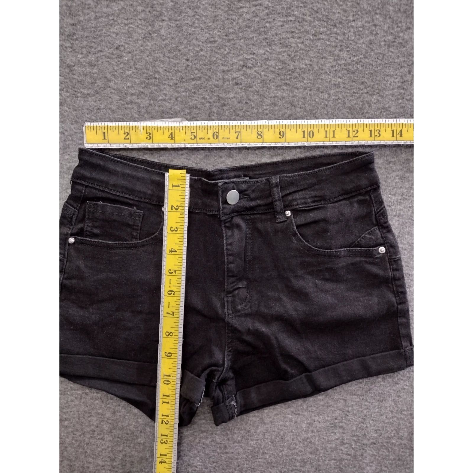 Vintage Women's Mid Rise Stretch Denim Shorts - 2.0 Inseam, Black, M, Cuffed, Flat Front - Casual Denim Shorts, 26" Waist, Regular, Women Size 32" / US 10 / IT 46 - 4 Thumbnail