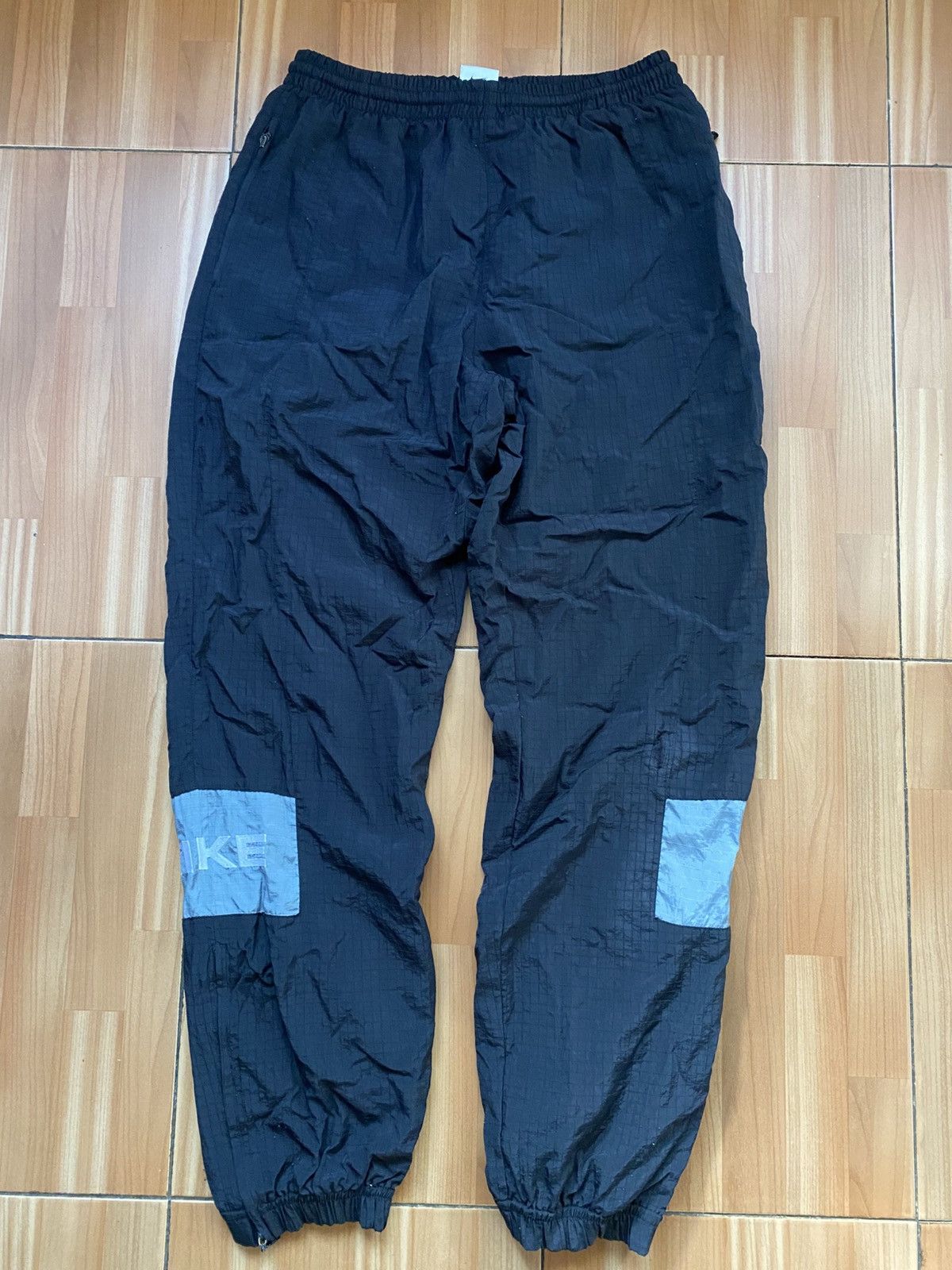 Vintage Vintage Nike sweatpants black nylon Size US 32 / EU 48 - 1 Thumbnail