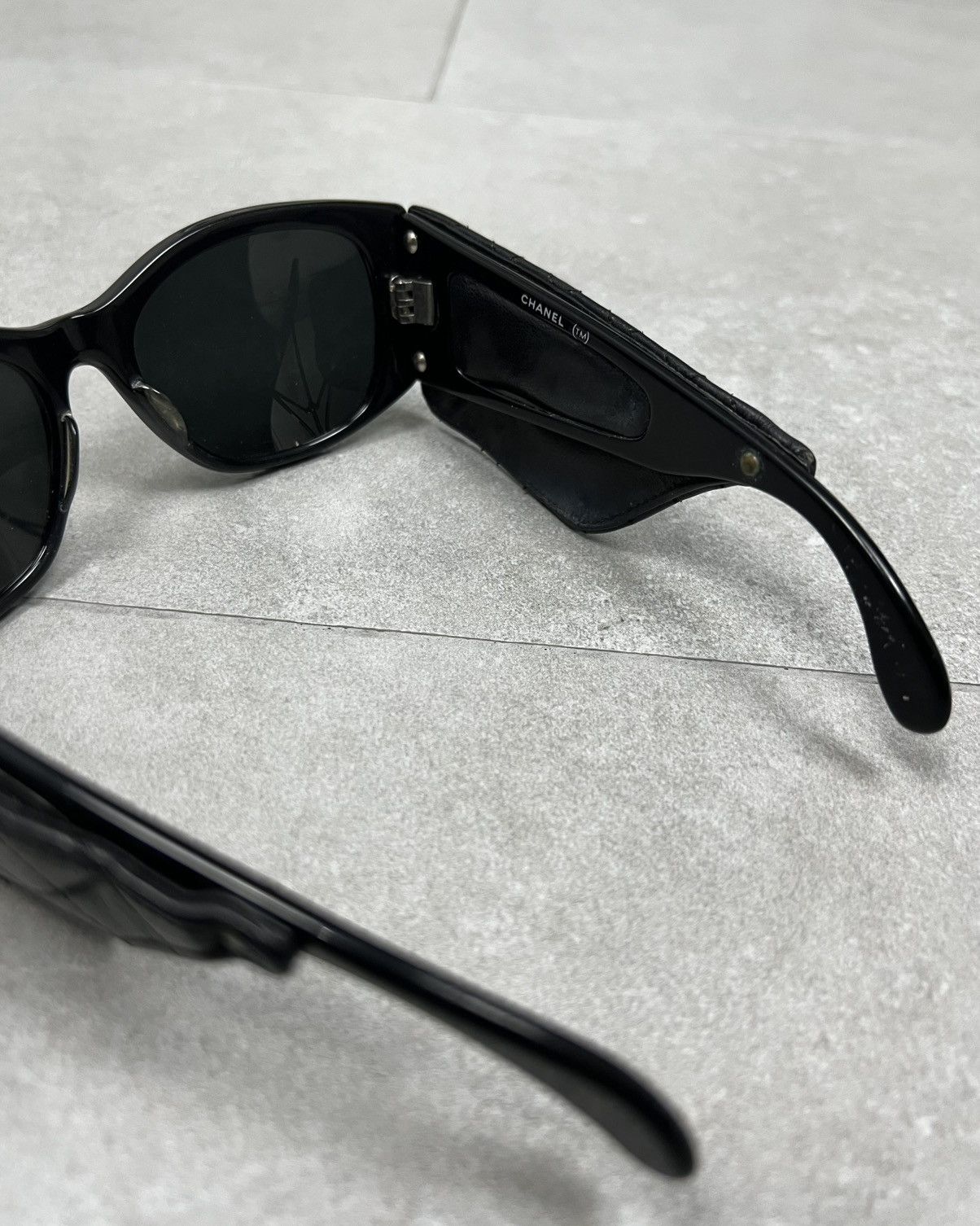 Chanel Chanel 1988 Vintage Aviator Pilot Quilted Leather Sunglasses Size ONE SIZE - 7 Thumbnail