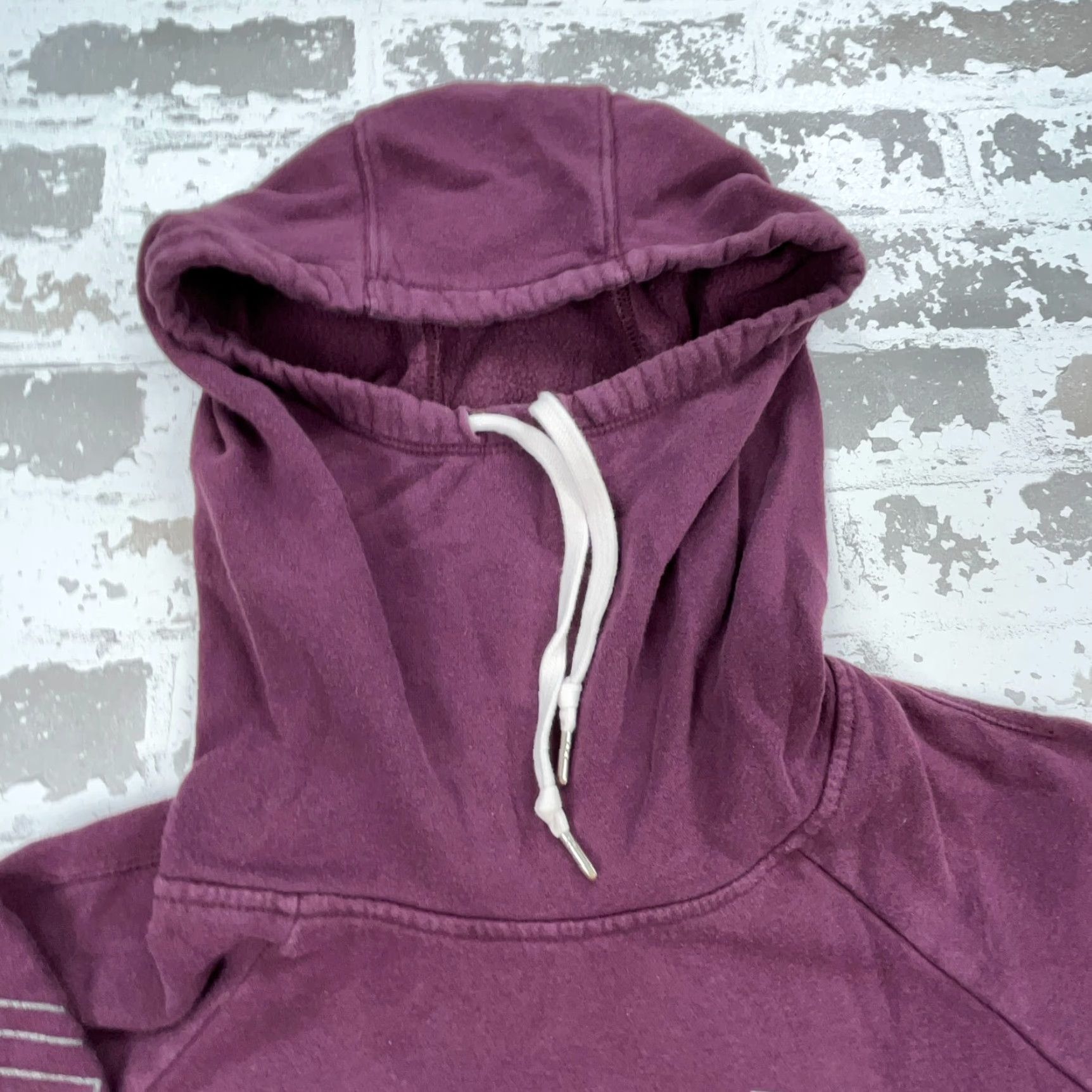 Under Armour Under Armor Hoodies Women Medium Purple Pullover Hoodie Sweatshirt Turtle Neck Fit Relaxed All Seasons Logo Pockets Long Sleeve Size M / US 6-8 / IT 42-44 - 4 Thumbnail