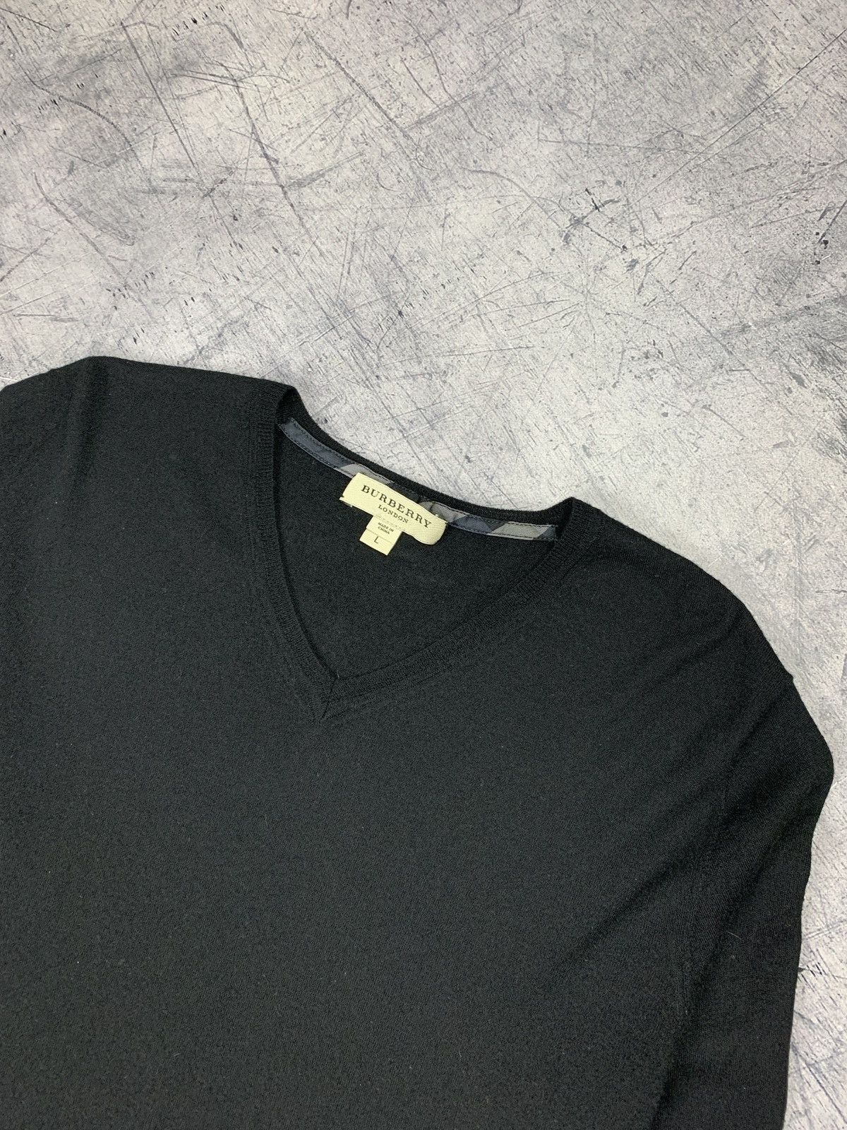 Burberry Burberry London Wool Sweater V-Neck Designer Size US L / EU 52-54 / 3 - 2 Thumbnail