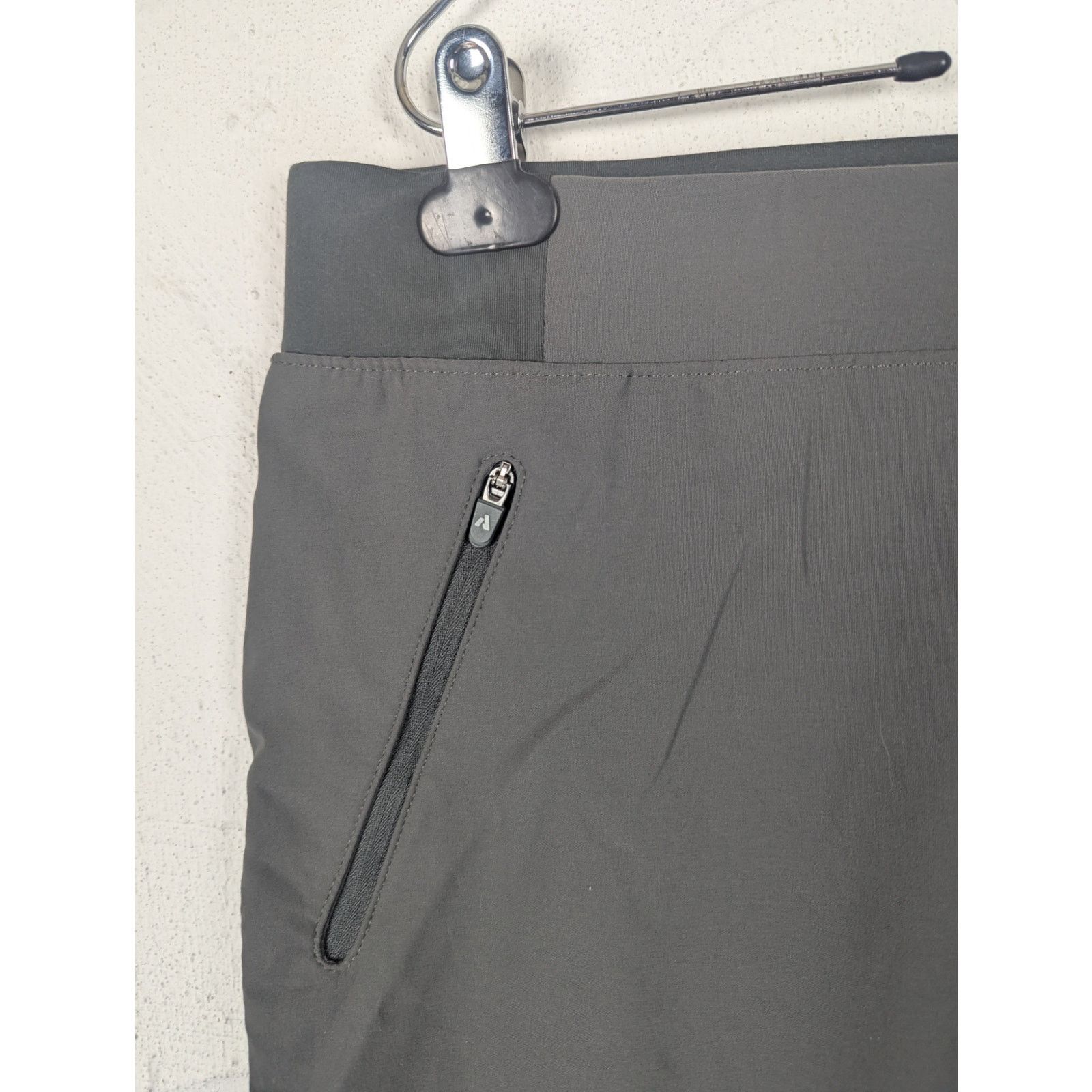 Eddie Bauer Eddie Bauer First Ascent Hiking Pants Womens 10 Grey Cropped Size 32" / US 10 / IT 46 - 2 Thumbnail
