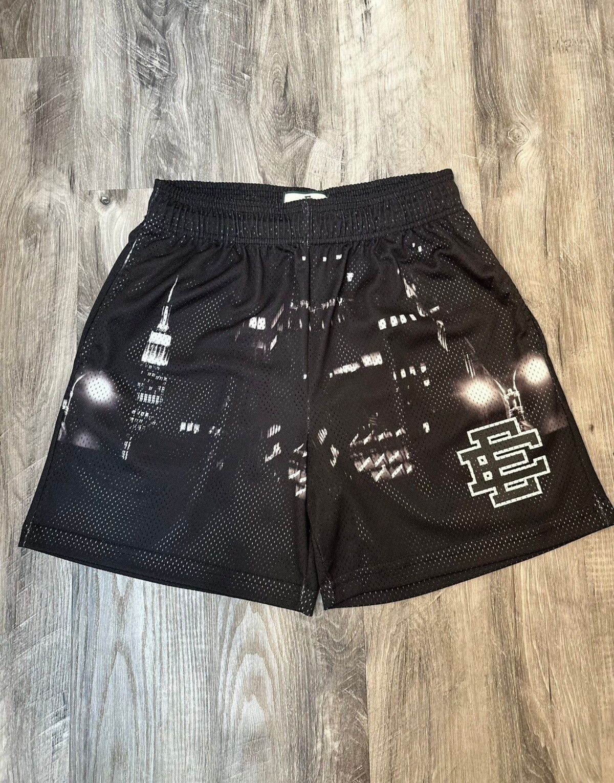 Eric emanuel black white skyline on sale short