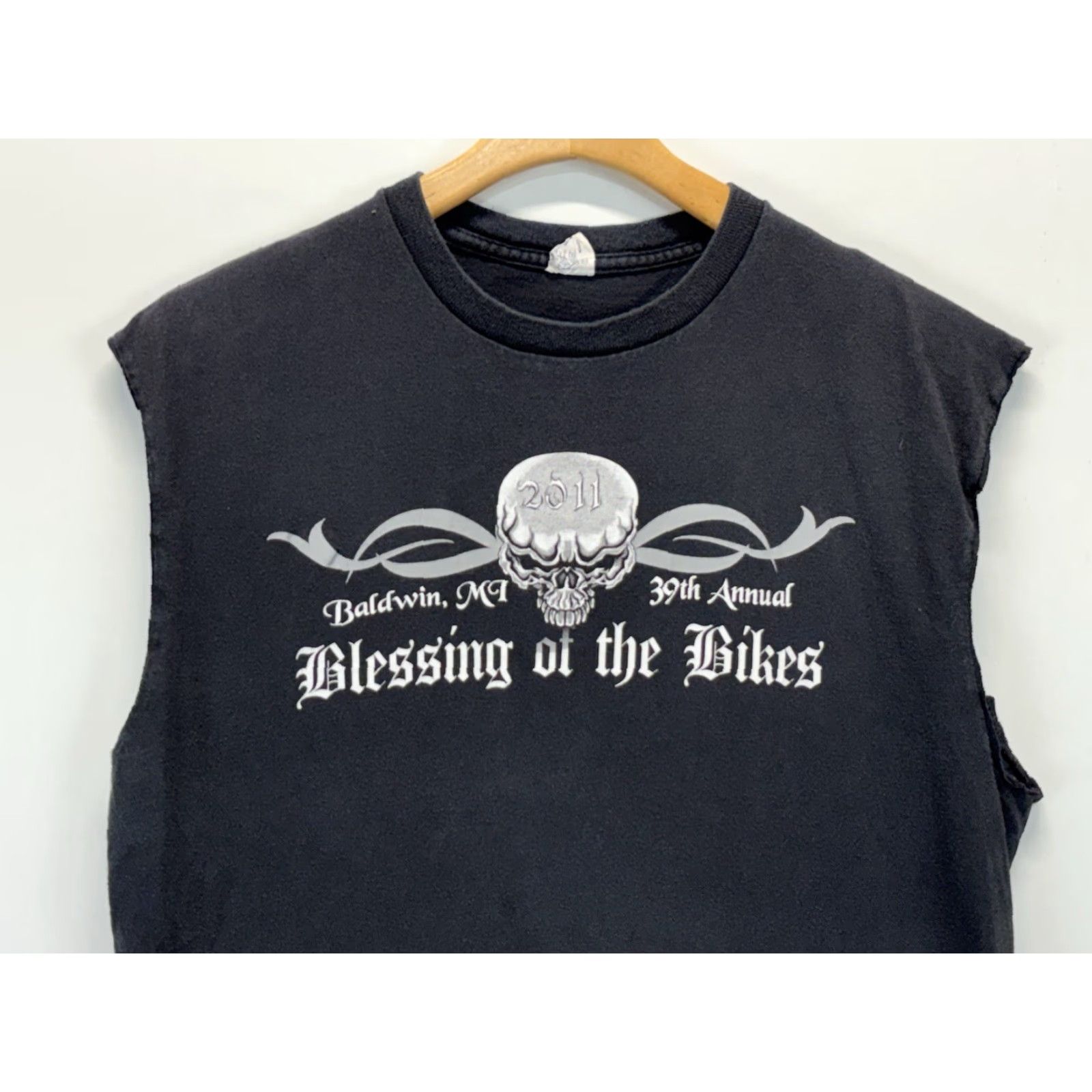 Delta VINTAGE Delta Skull Graphic Print Sleeveless T-Shirt Men Large Black 2011 Blessing Of The Bikes Baldwin MI Size US L / EU 52-54 / 3 - 3 Thumbnail