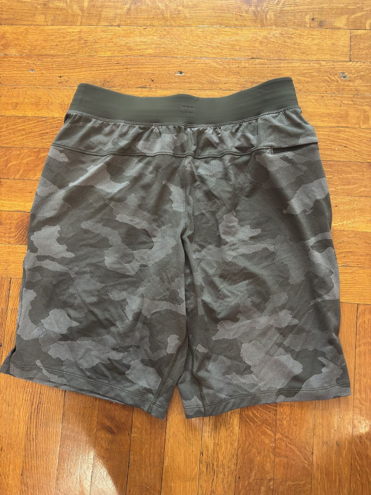 Lululemon Gently Used Medium Camo Green Lululemon Shorts Size US 32 / EU 48 - 2 Thumbnail