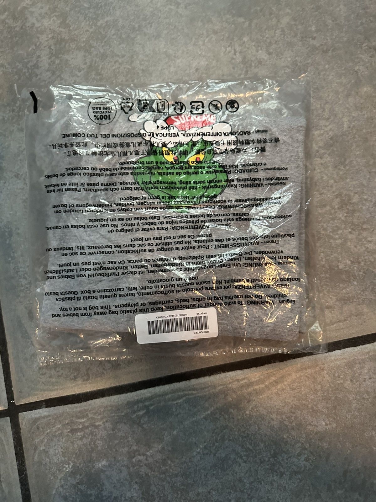 Supreme Supreme Grinch Tee Size US L / EU 52-54 / 3 - 4 Thumbnail