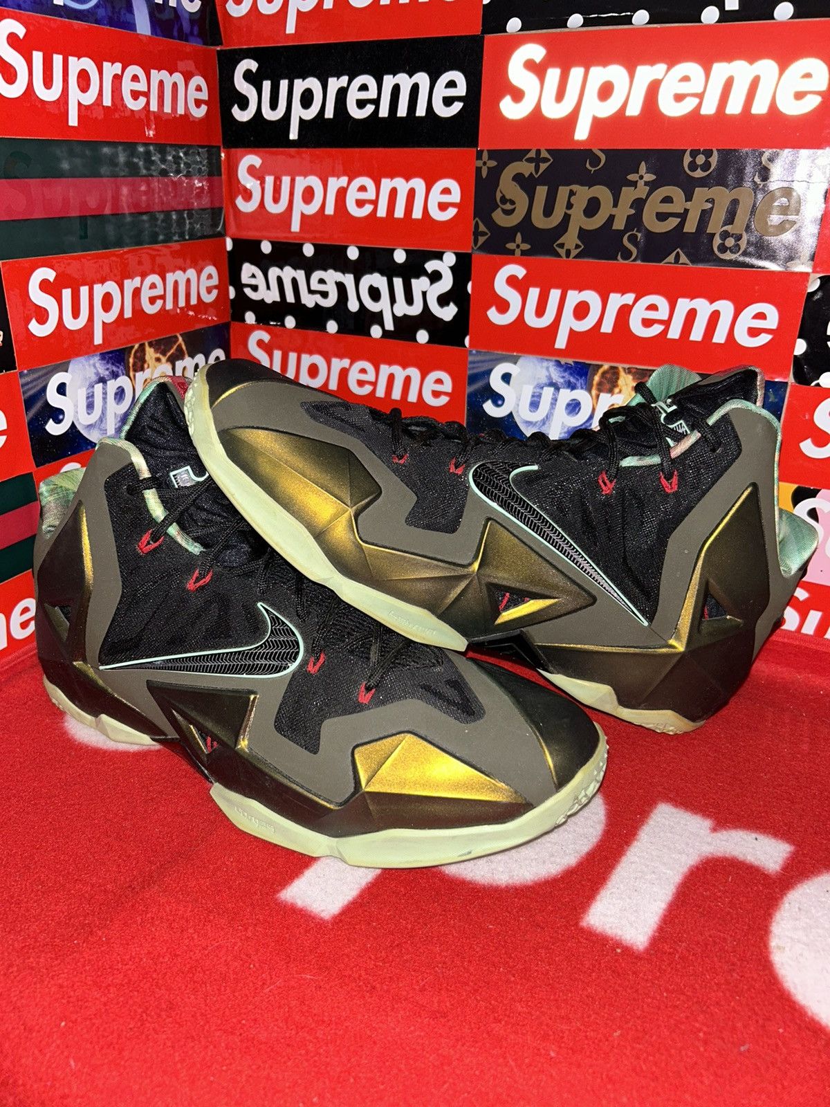 Nike Nike LeBron 11 King's Pride 616175-700 size 13 with box Size US 13 / EU 46 - 1 Thumbnail