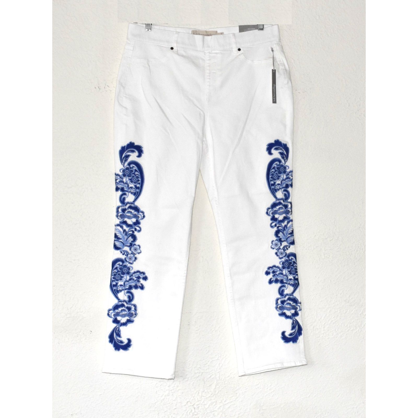 Soft Surroundings SOFT SURROUNDINGS White Floral Embroidery Sides Jeans Size L Size 34" / US 12 / IT 48 - 1 Thumbnail