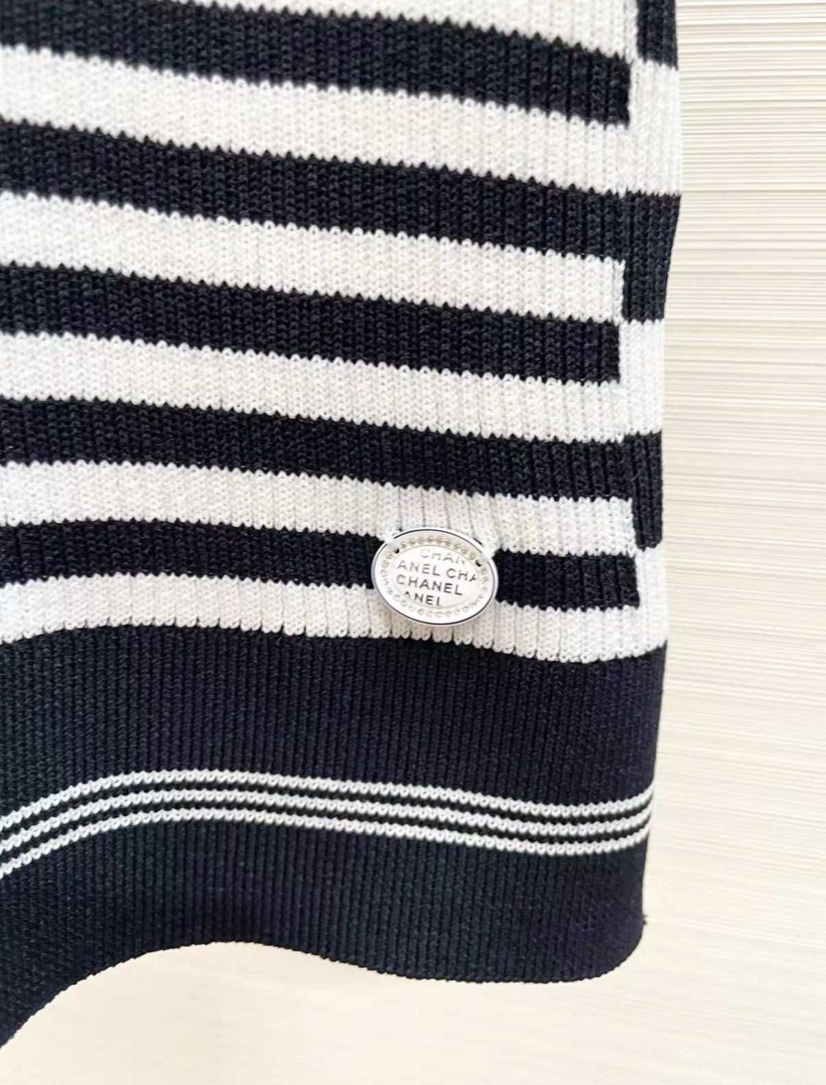 Chanel Chanel Classic Black & White Striped Knit Vest J33 Size XS / US 0-2 / IT 36-38 - 4 Thumbnail