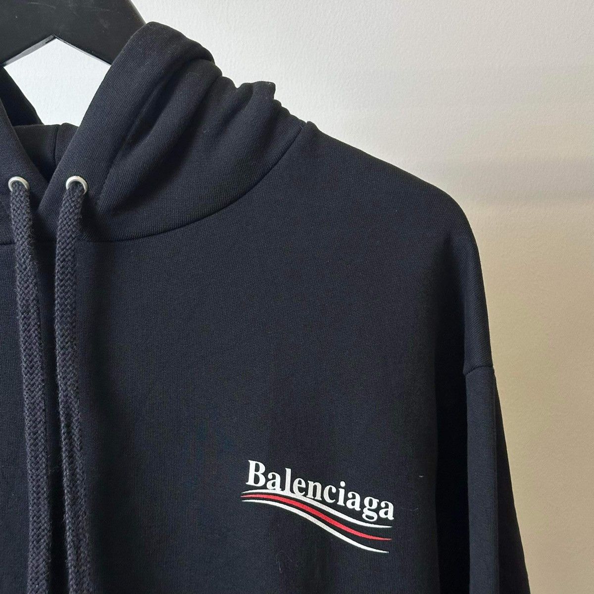 Balenciaga BALENCIAGA WAVE BLACK HOODIE Size US XS / EU 42 / 0 - 3 Thumbnail