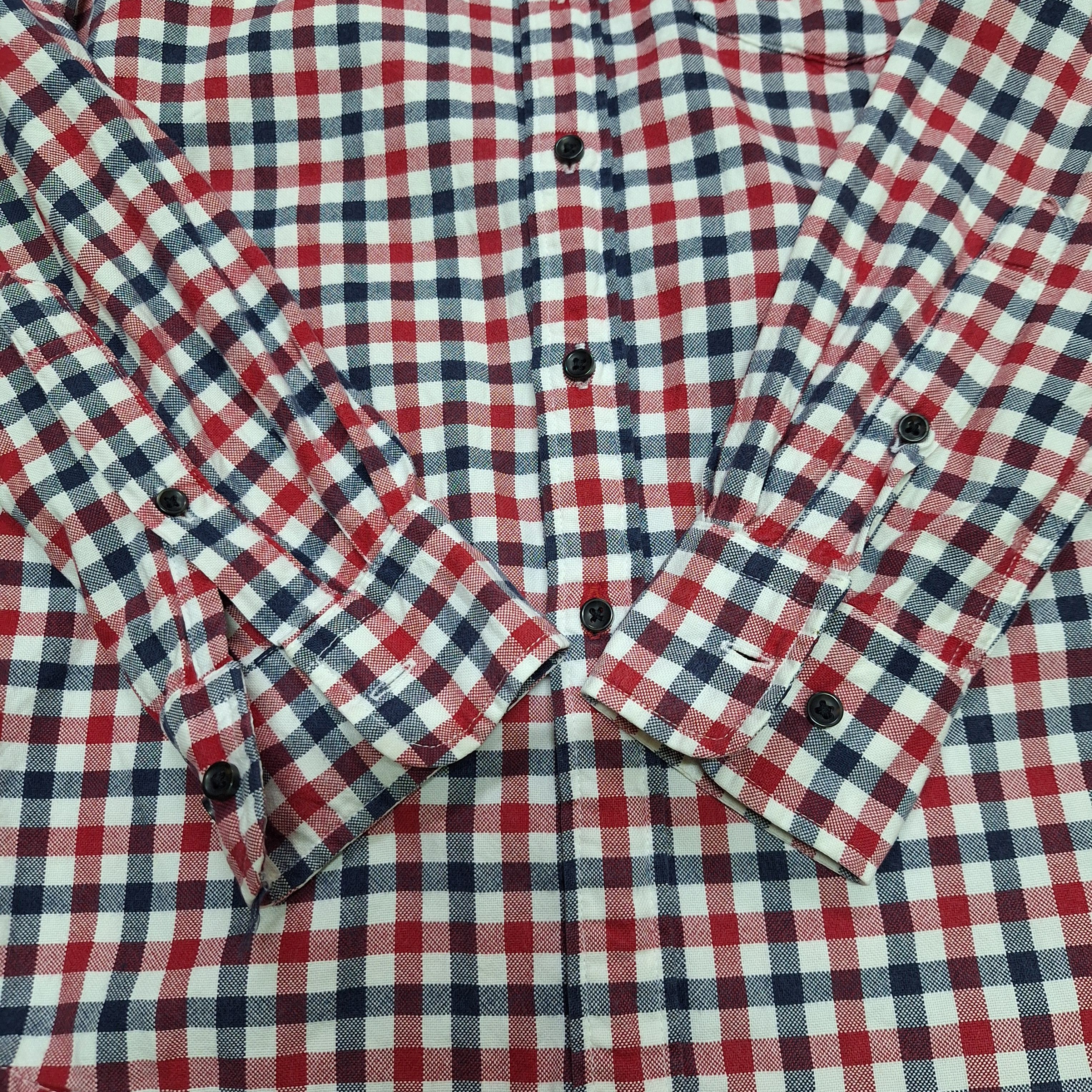 Uniqlo Uniqlo Small Checkered Button Shirt Size US S / EU 44-46 / 1 - 3 Thumbnail