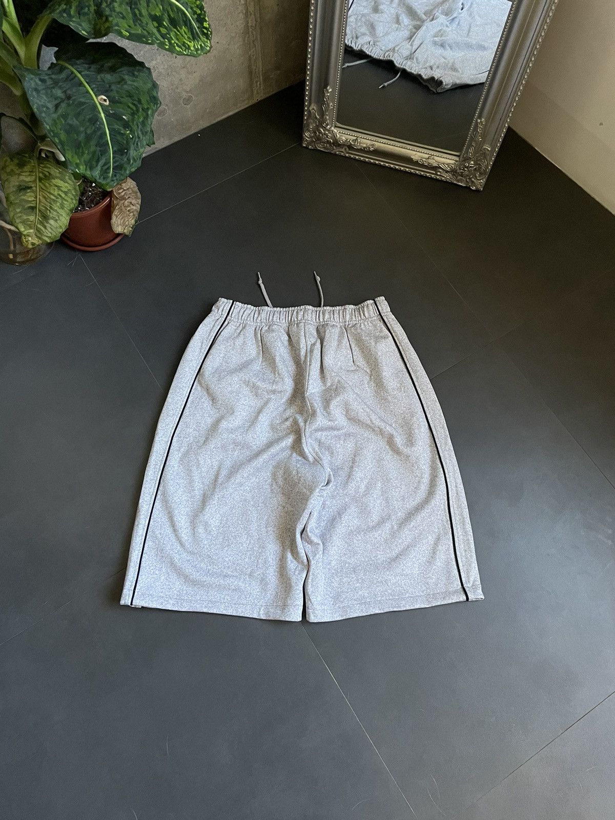 Nike RARE Vintage 90s Nike Made In Japan Swoosh Shorts Sz XL Y2k Size US 32 / EU 48 - 2 Thumbnail
