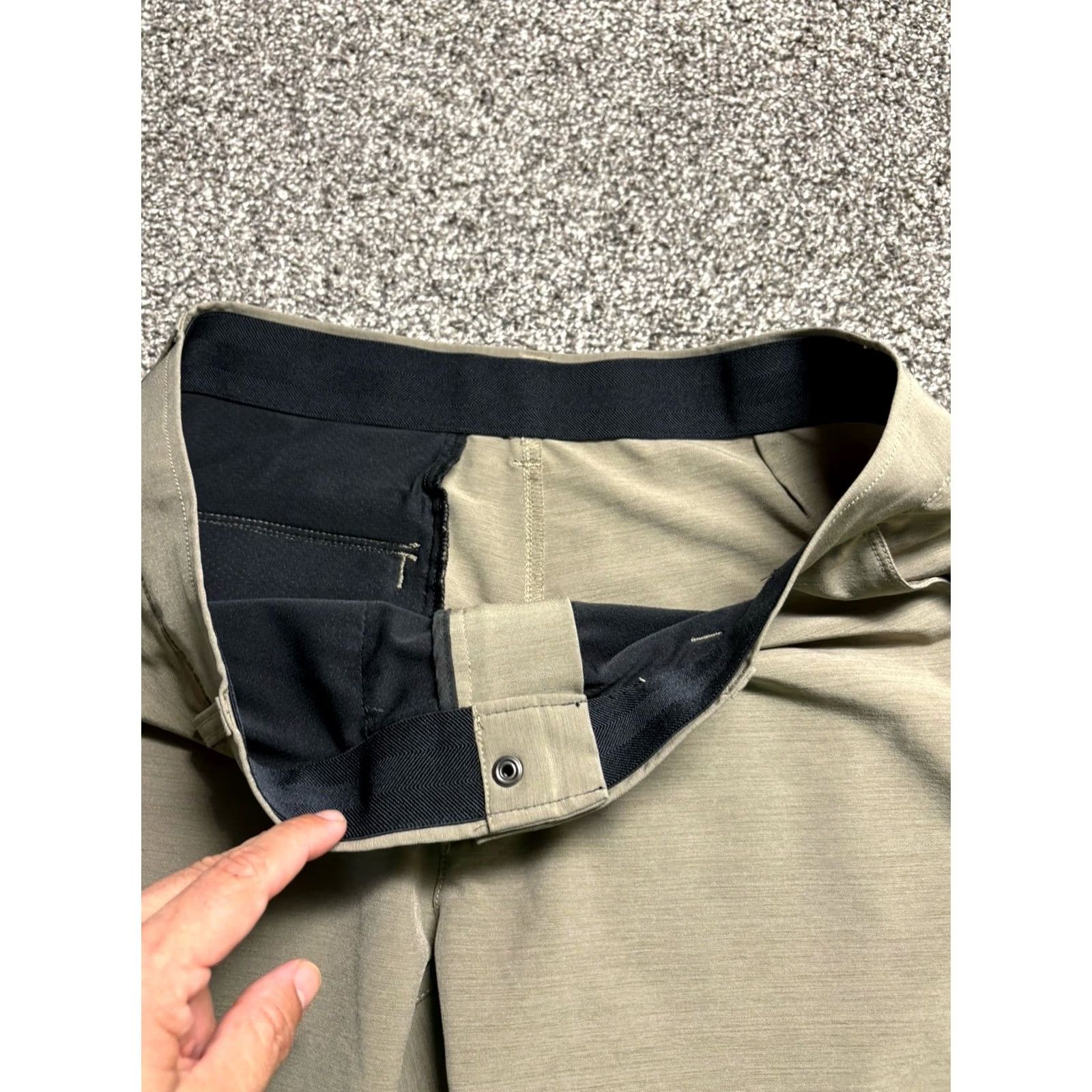 Vintage BYLT Kinetic Shorts Mens XL Heather Beige Golf Stretch Magnetic Pocket Casual Chino 9in Inseam Athletic Pockets Logo Size US 36 / EU 52 - 5 Thumbnail