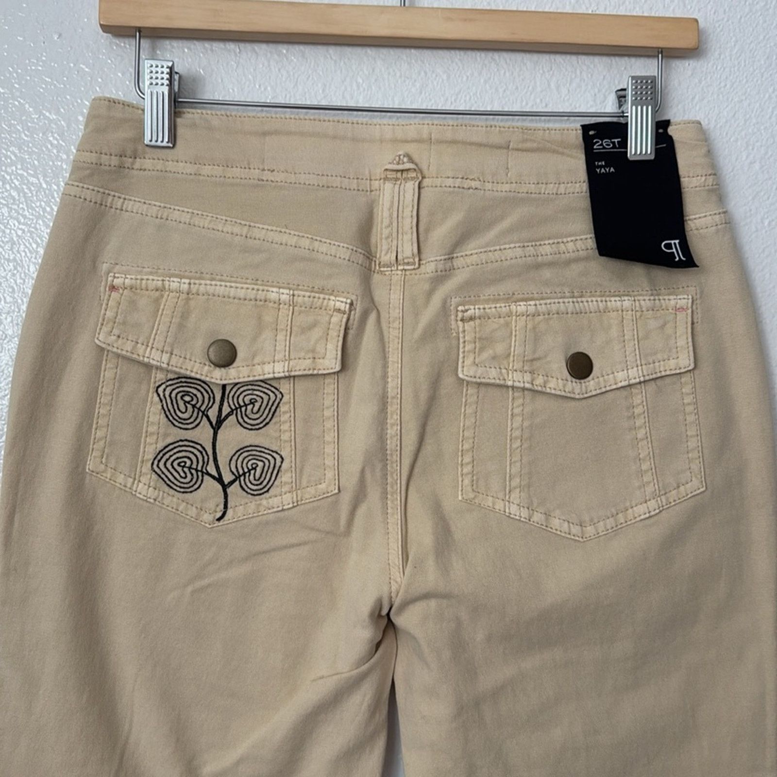 Anthropologie NWT Anthropologie 26T Pilcro Yaya Mid-Rise Crop Flare Jeans Size 26" / US 2 / IT 38 - 11 Thumbnail