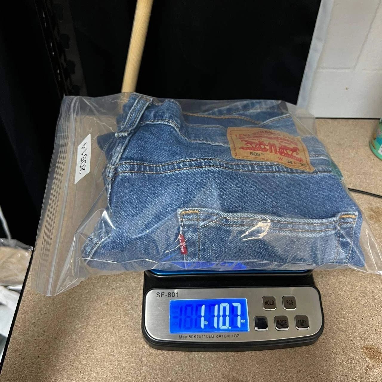 Levi's Levis 501 Jeans Men 34x30 Straight Fit Denim Pants Pocket Size US 34 / EU 50 - 9 Thumbnail