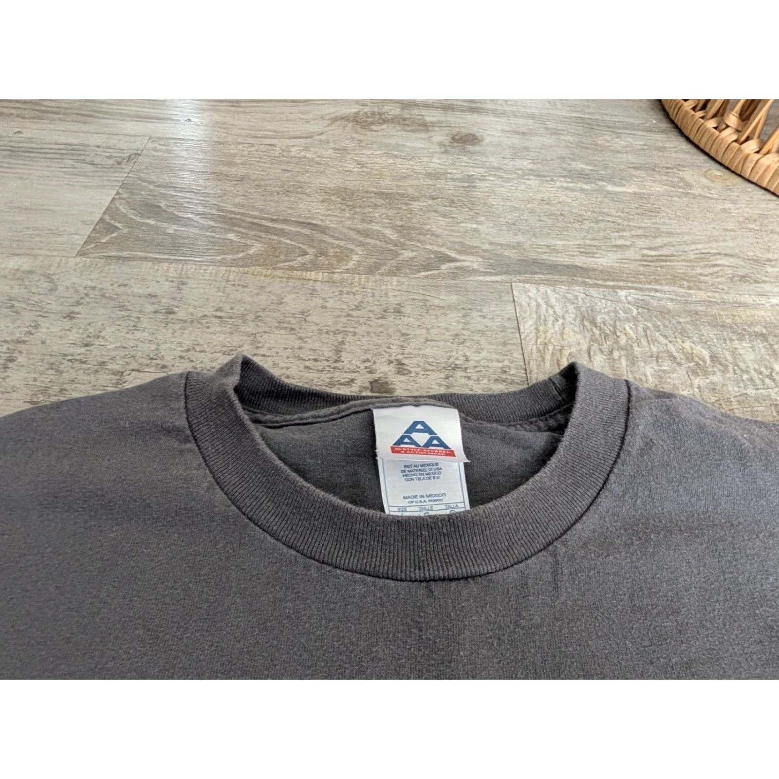 Vintage VINTAGE Pink Floyd Dark Side Of The Moon Tee Shirt L Adult Gray Rock Band Shirt Size US L / EU 52-54 / 3 - 5 Thumbnail
