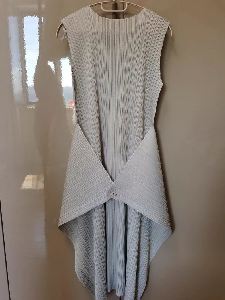 Issey Miyake Issey Miyake size:2 Grey pleated button-up dress Size XS / US 0-2 / IT 36-38 - 2 Thumbnail