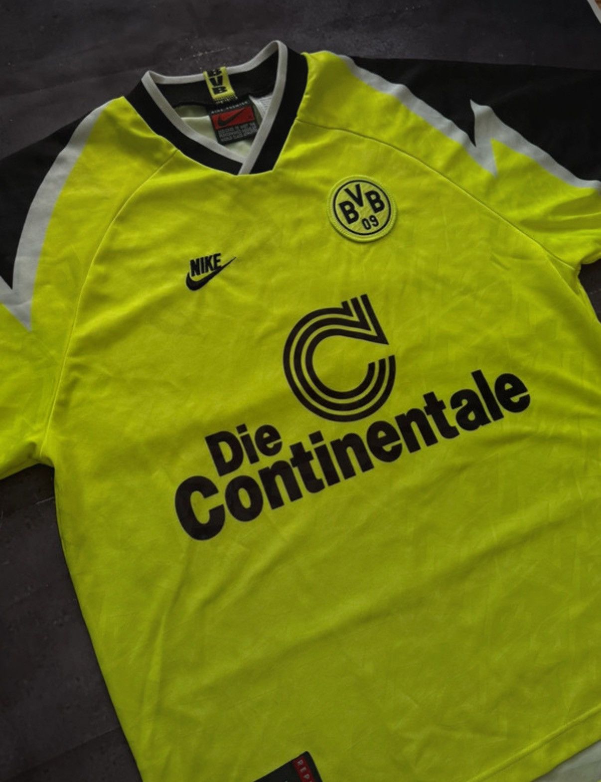 Nike × Vintage Vintage BVB 95/96s soccer jersey Nike, Borussia Dortmund Size US XL / EU 56 / 4 - 2 Thumbnail