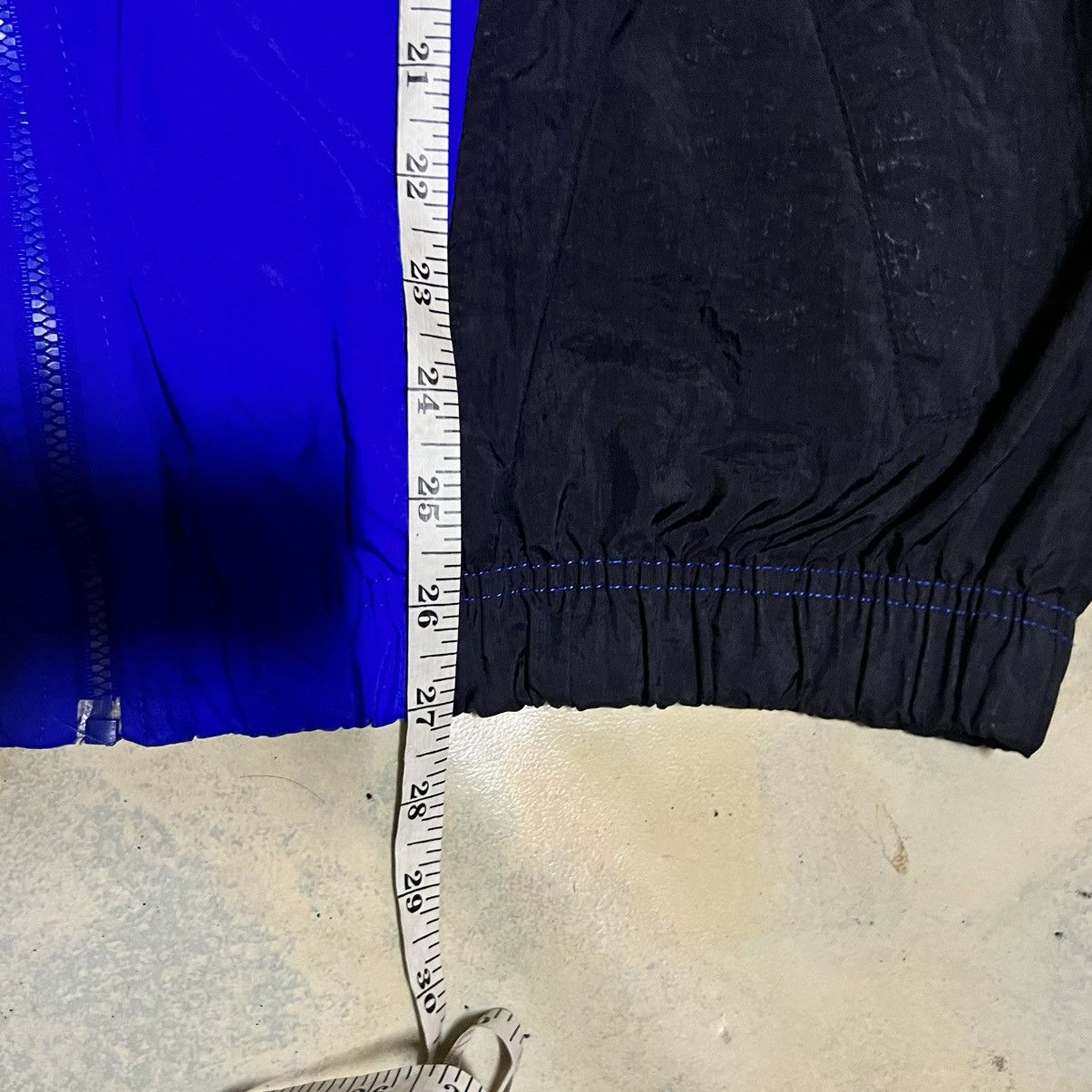Nike Vintage Nike Windbreaker Light Jacket Size US L / EU 52-54 / 3 - 14 Thumbnail