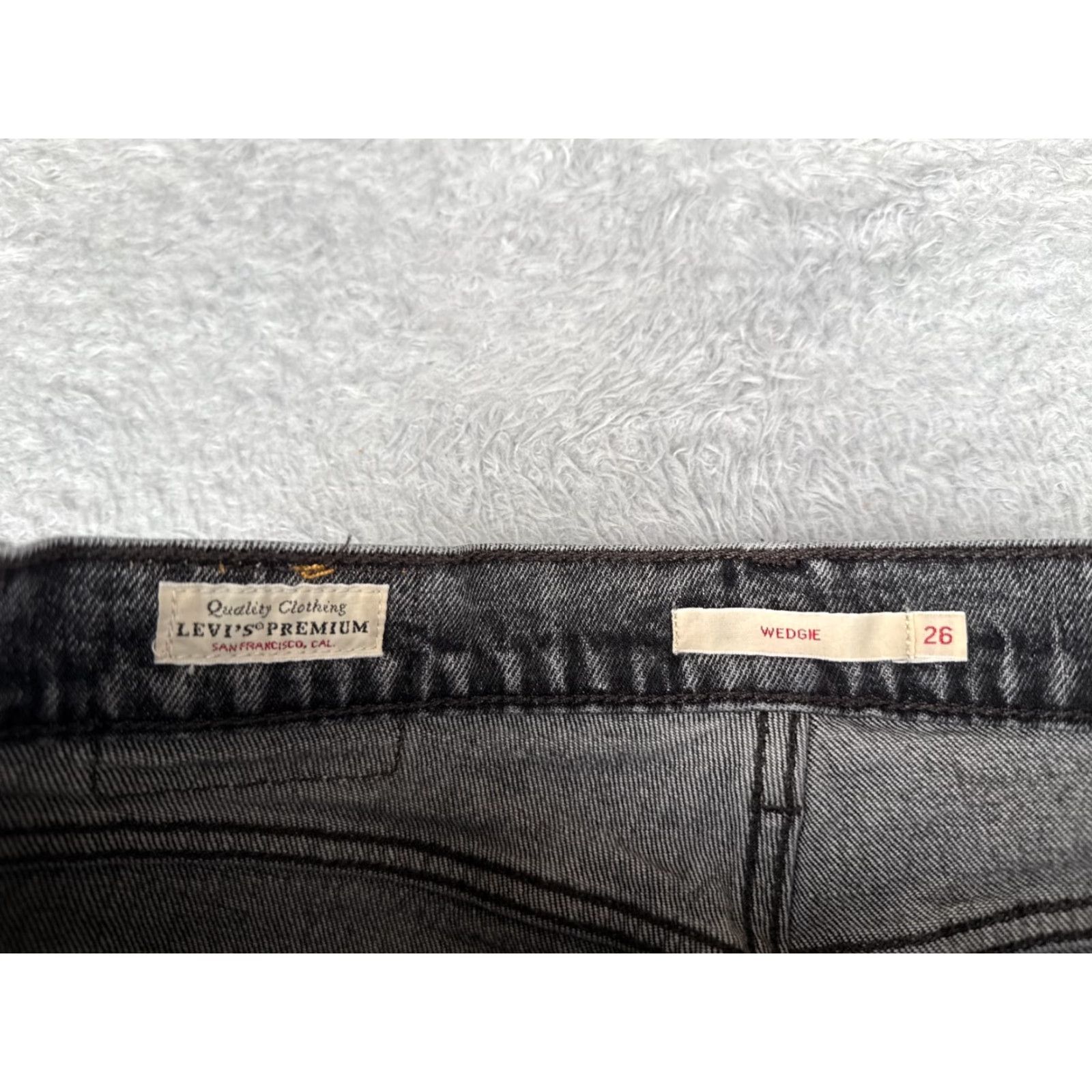 Levi's Levi's Wedgie Fit Vintage Women’s Black Denim Jeans 26x27 Straight Stretch Distressed Cotton Mid Rise Holiday Theme Size 26" / US 2 / IT 38 - 6 Thumbnail