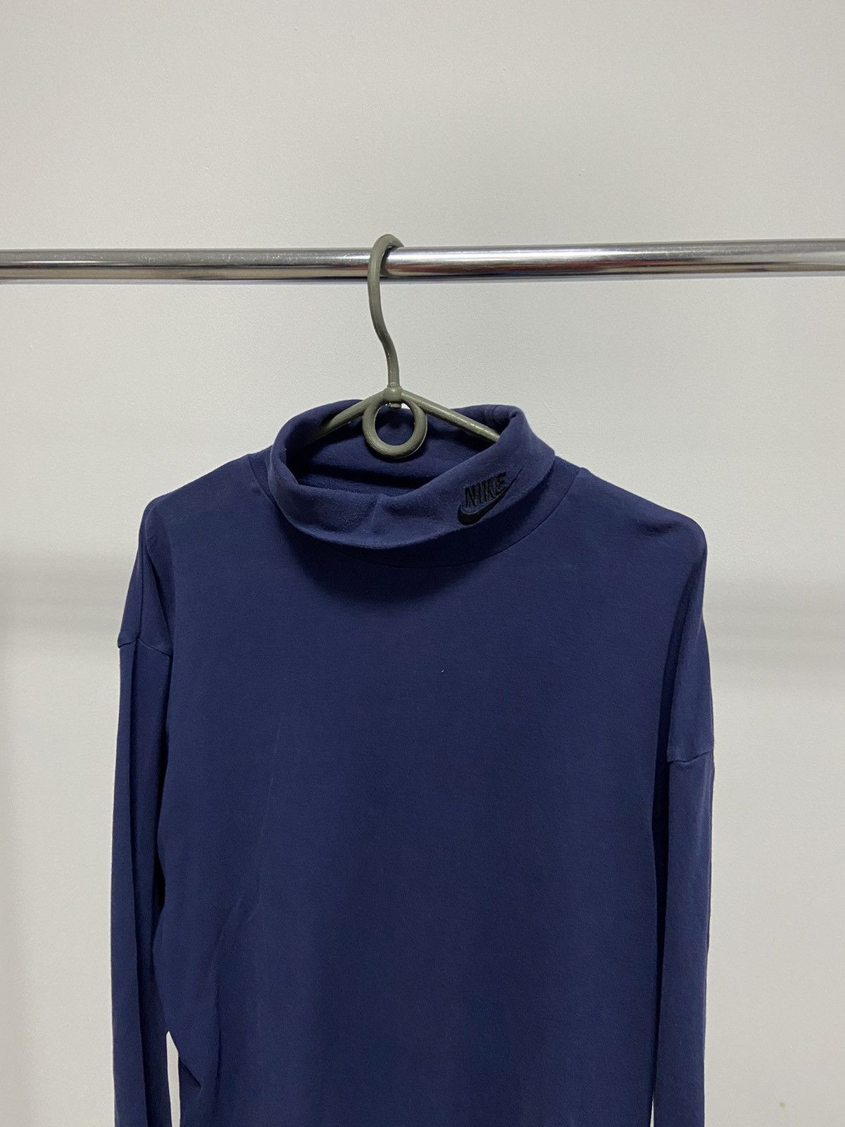 Nike × Vintage Nike Sweatshirt small Logo Vintage turtle neck Long sleeve Size US L / EU 52-54 / 3 - 1 Thumbnail