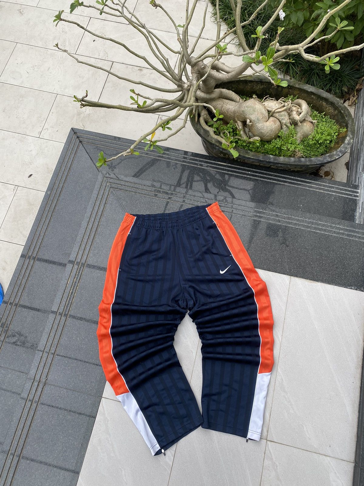 Nike × Vintage 90S NIKE VINTAGE SWOOSH Y2K BAGGY RETRO PANTS Size US 34 / EU 50 - 1 Thumbnail