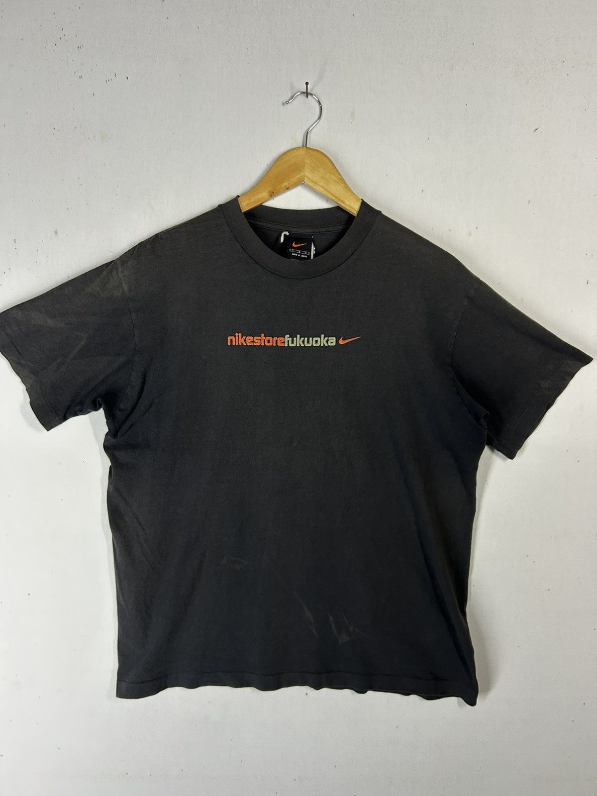 Japanese Brand × Nike × Vintage Vintage Thrashed Nike Fukuoka tee Size US L / EU 52-54 / 3 - 1 Thumbnail