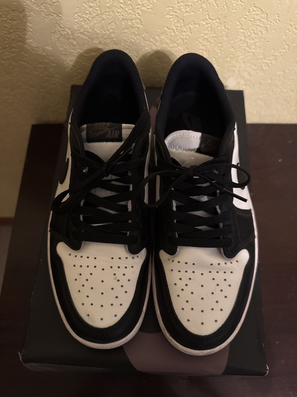 Nike Jordan 1 Retro Low OG Size US 10 / EU 43 - 2 Thumbnail