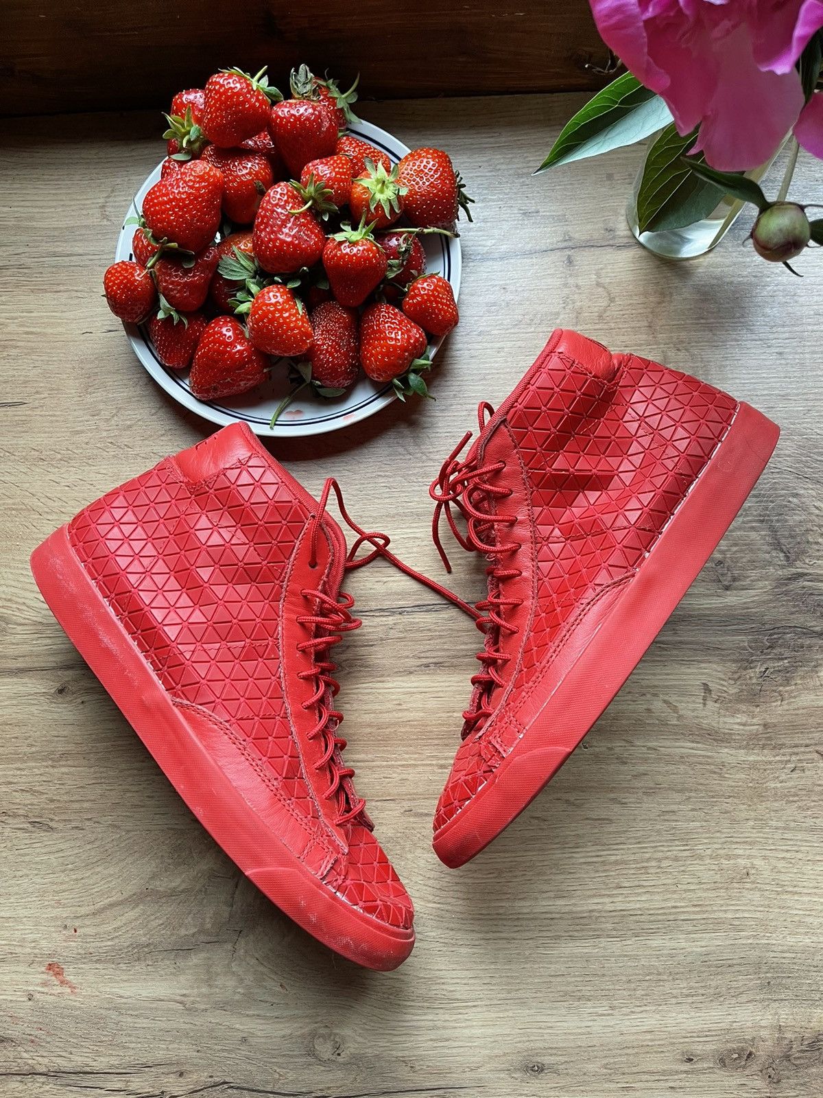 Nike 2014 Nike SB Blazer Mid Metric Red rare sneakers arena Size US 9 / EU 42 - 1 Thumbnail