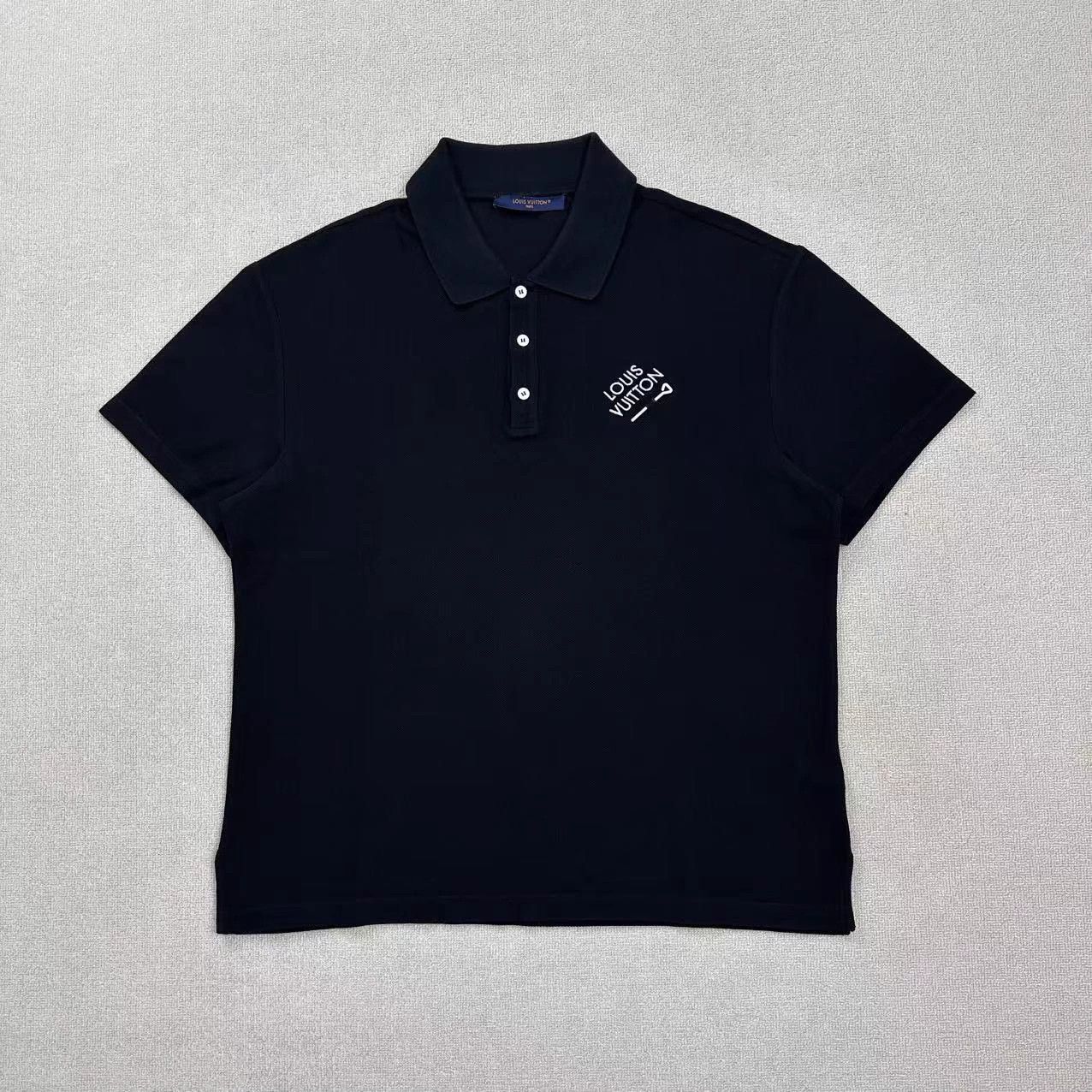 Louis Vuitton LV Embroidered Pin Short-Sleeve Tee L Like New Size US L / EU 52-54 / 3 - 1 Thumbnail
