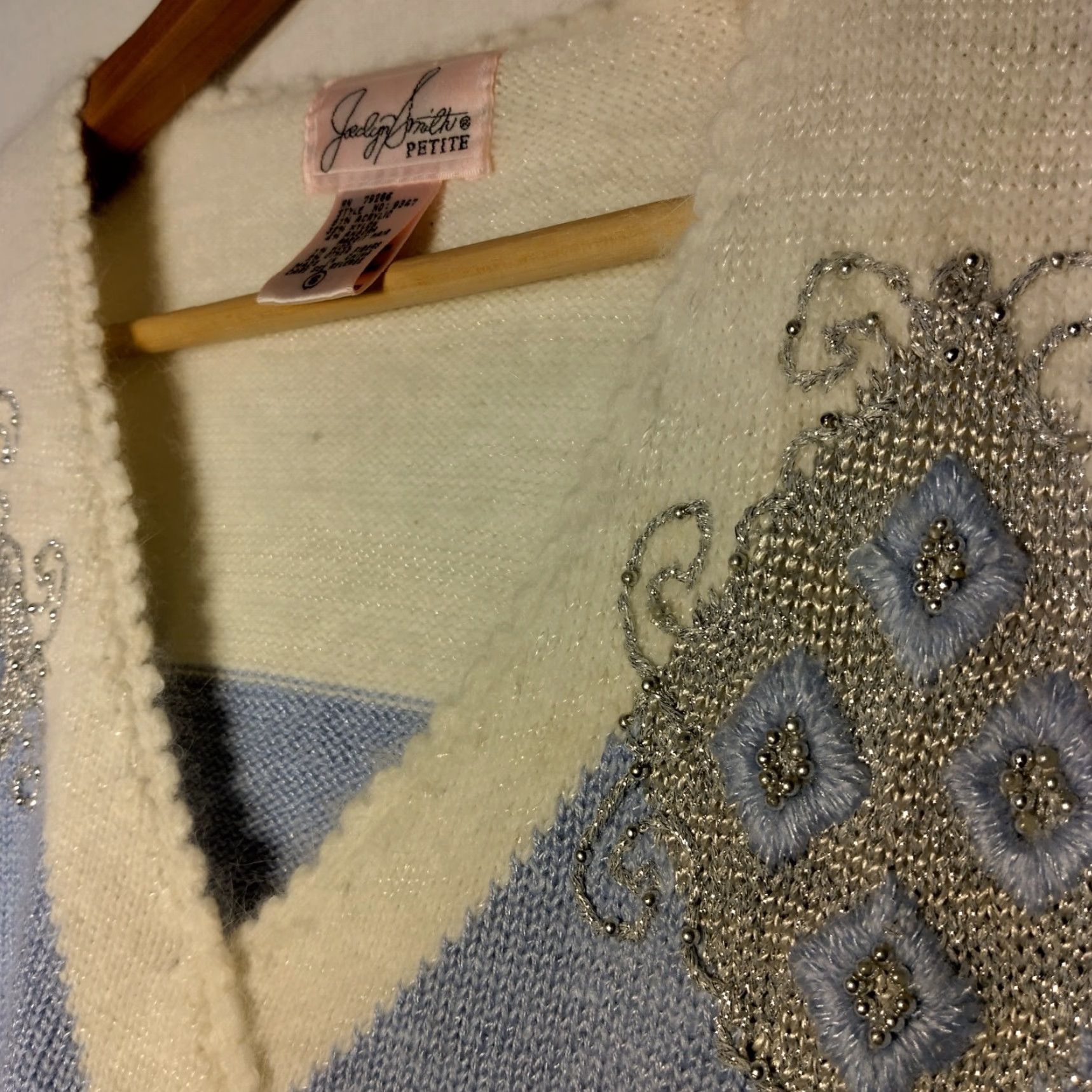 Vintage VINTAGE Jaclyn Smith Petite Sweater Women Pullover Long Sleeve V-Neck Beaded Silver 80s Fall Winter Spring Blue Size S / US 4 / IT 40 - 3 Thumbnail