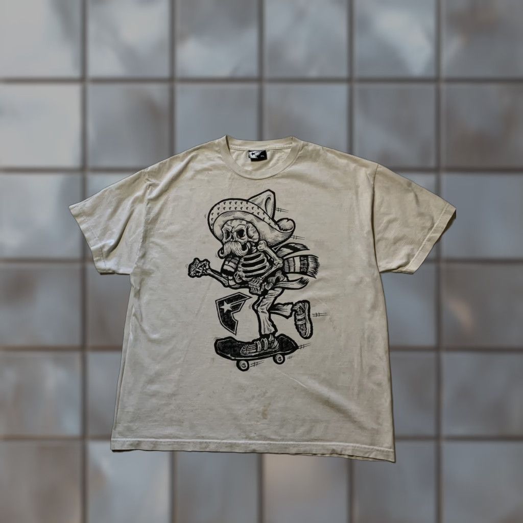 Vintage VTG Famous Stars & Straps T-Shirt Grunge Skulls Skeleton Straps Skateboard Graphic 2XL White Mens Size US XXL / EU 58 / 5 - 1 Thumbnail