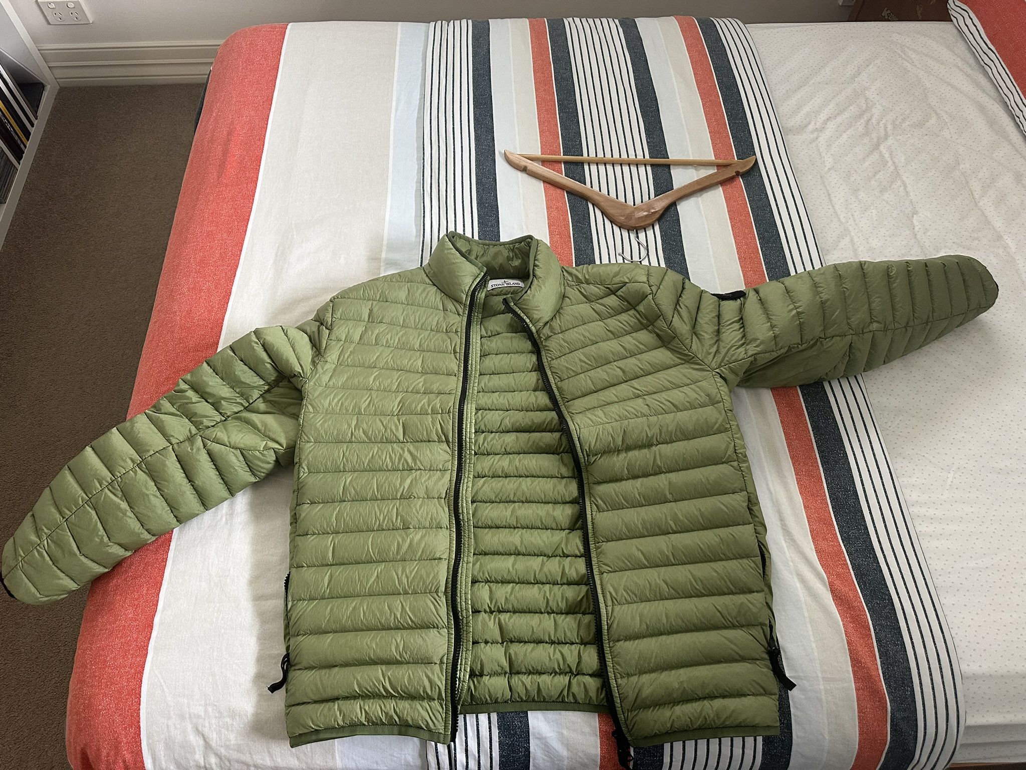 Stone Island Stone Island Men's Lightweight Hooded Down Jacket Size US S / EU 44-46 / 1 - 1 Thumbnail