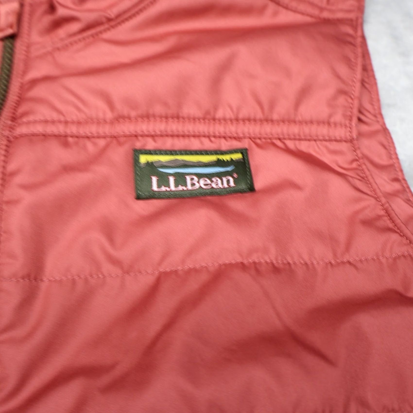 Vintage LL Bean Mountain Classic Puffer Vest Womens Medium Rose Light Insulated Pack Size M / US 6-8 / IT 42-44 - 4 Thumbnail