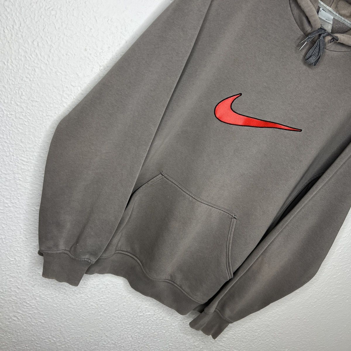 Nike Vintage Nike Hoodie Big Spellout Logo Swoosh Grey Faded 90s Size US XL / EU 56 / 4 - 2 Thumbnail