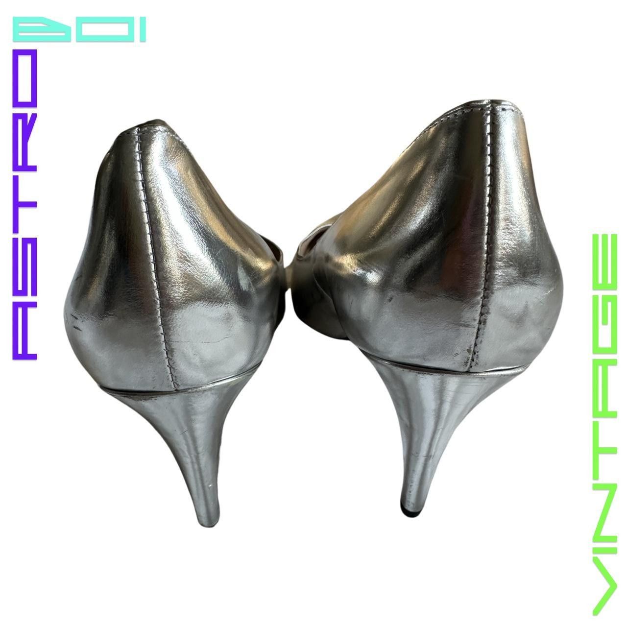 Marc Jacobs MARC JACOBS SILVER RETRO BOW HEELS size 8 US Size US 8 / IT 38 - 5 Thumbnail