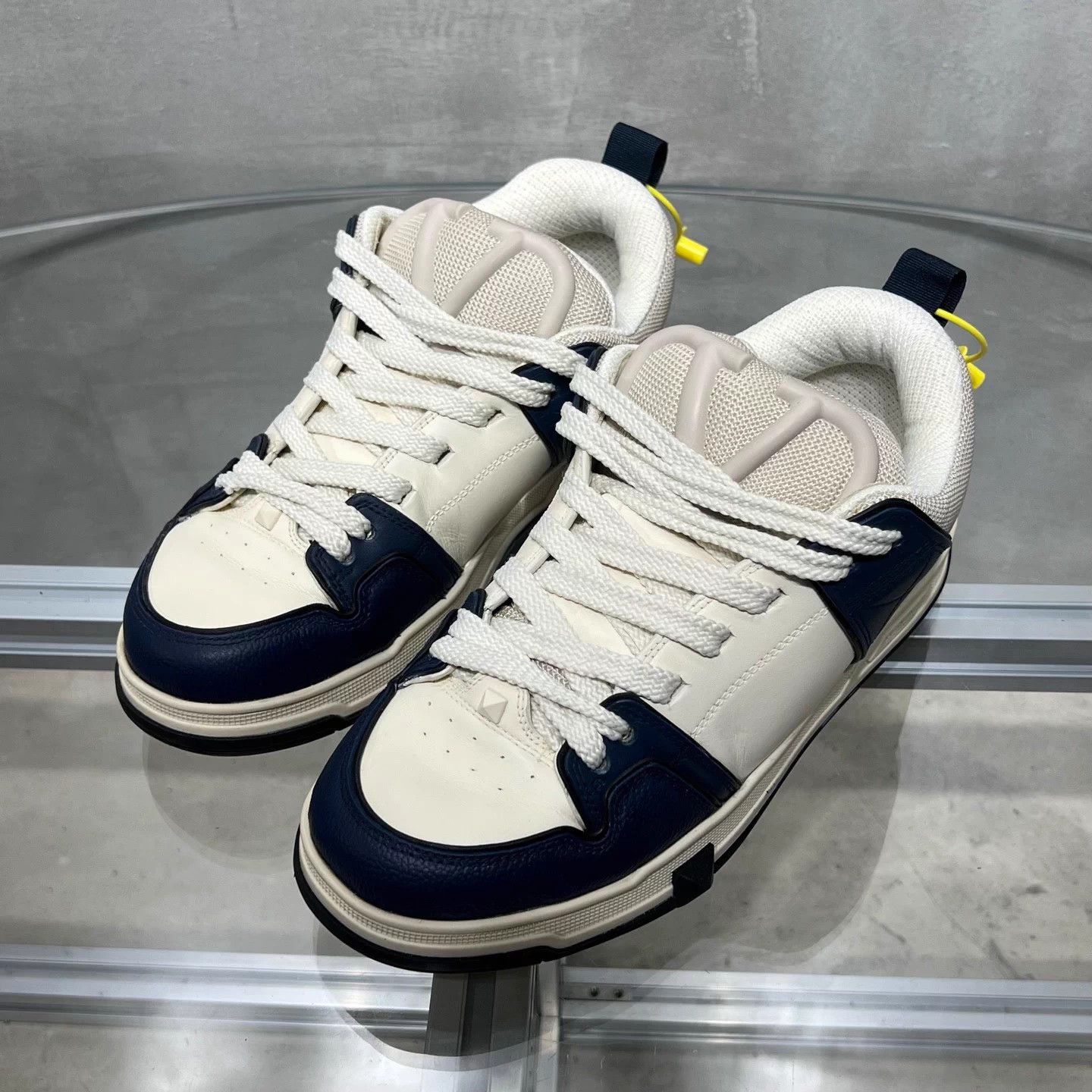 Valentino Valentino Open Garavani White & Blue Sneaker 39 Size US 8.5 / IT 38.5 - 2 Thumbnail