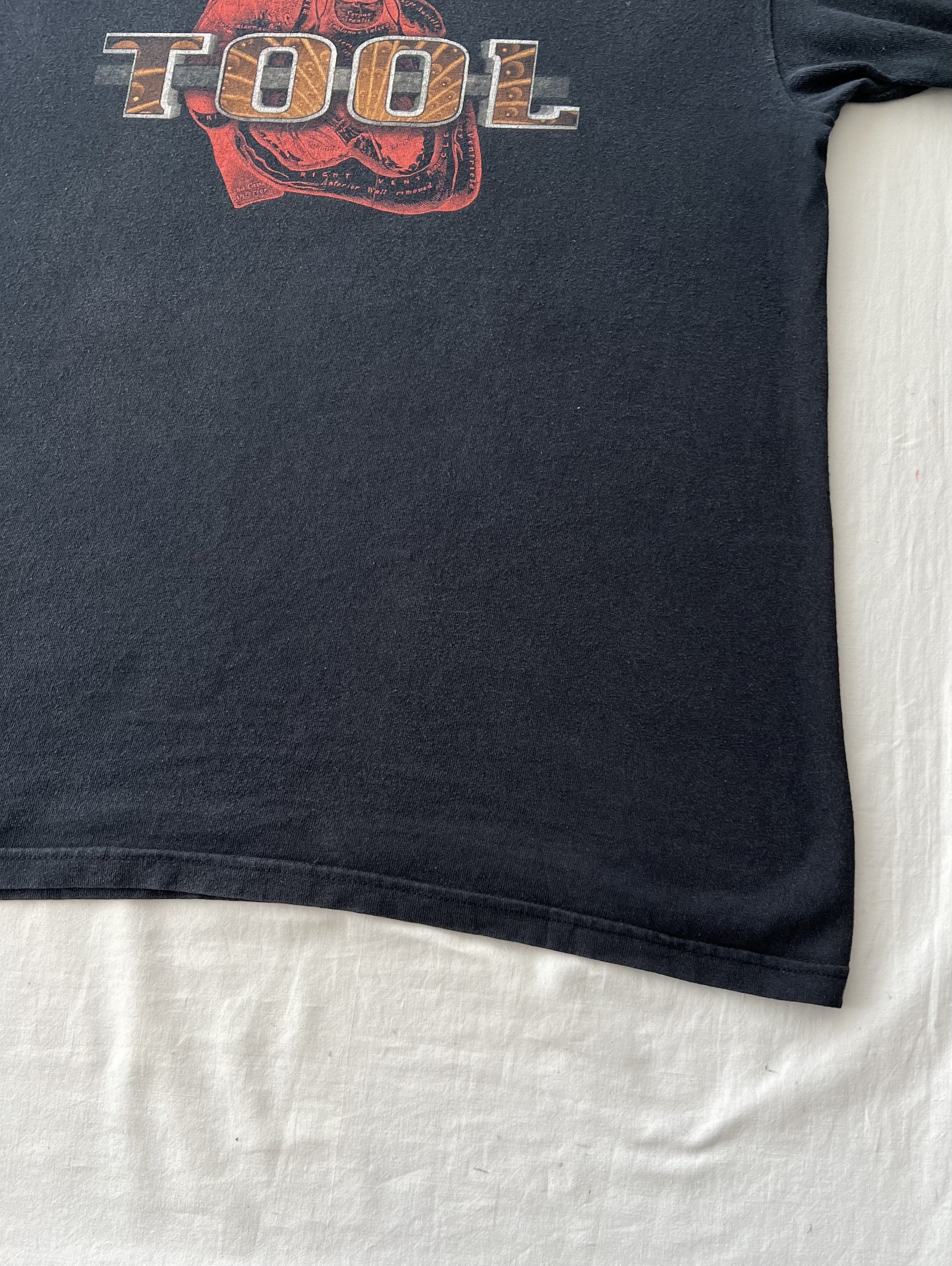 Band Tees Vintage 2004 Tool Undertow Heart Anatomy Black T-shirt Size US M / EU 48-50 / 2 - 9 Thumbnail
