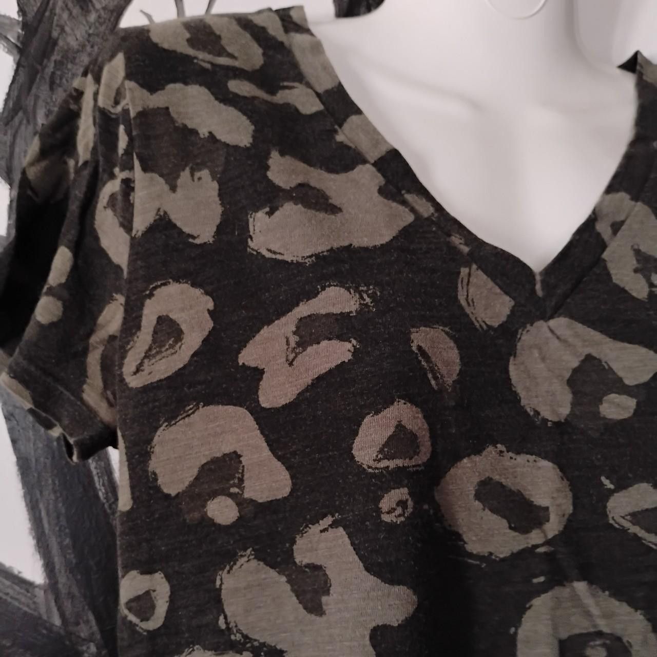 Mossimo Mossimo Supply Co. Leopard Cam Print Tee V-neck Tee sz Large Size L / US 10 / IT 46 - 2 Thumbnail