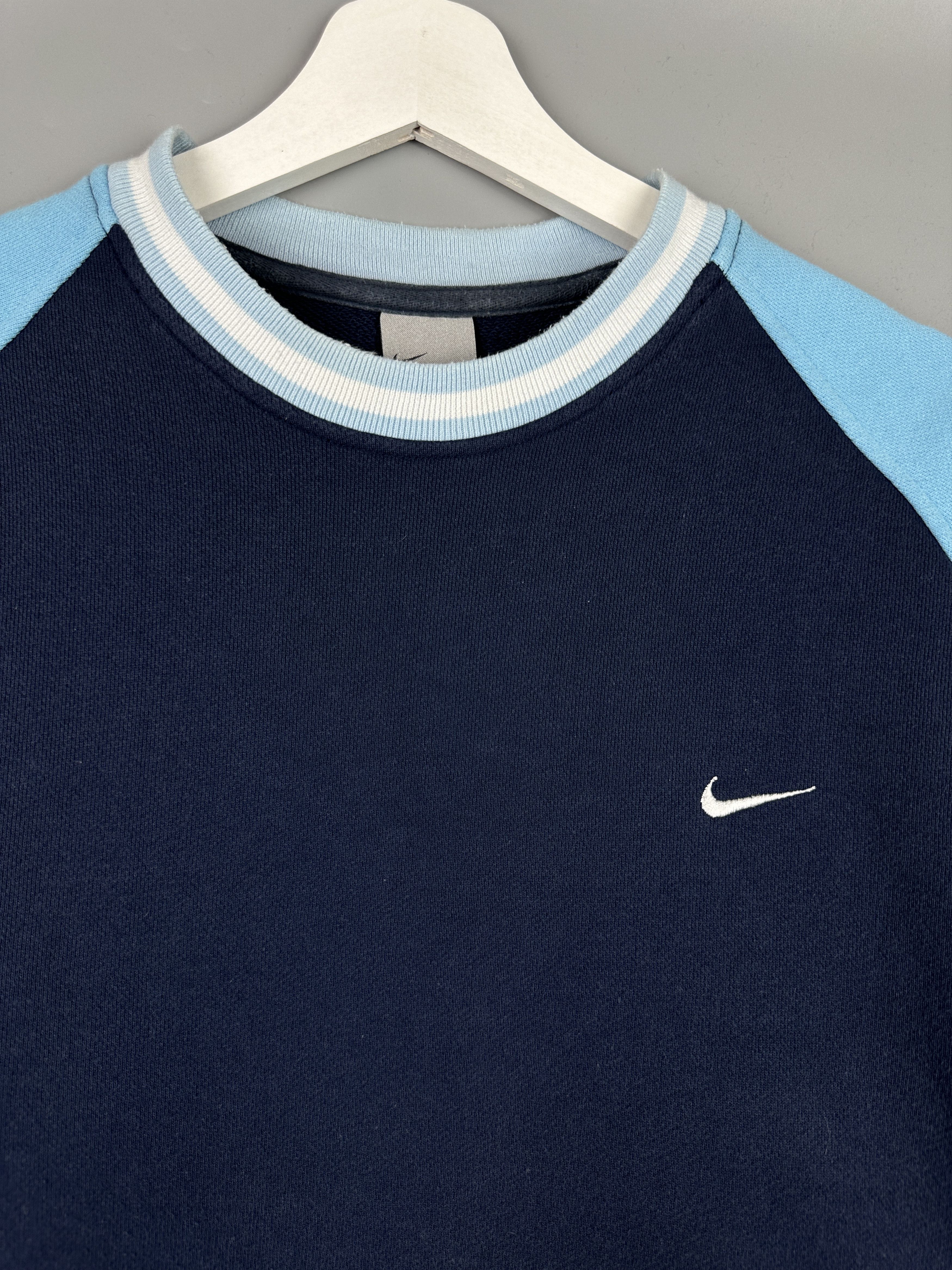 Nike 90s Vintage Nike Mini Logo Sweatshirt Crewneck Y2K Center Size US L / EU 52-54 / 3 - 4 Thumbnail