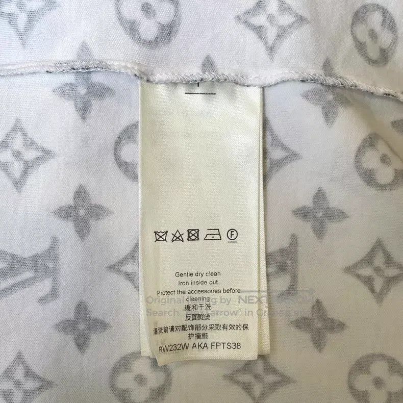 Louis Vuitton Louis Vuitton White full logo short sleeve Size US M / EU 48-50 / 2 - 3 Thumbnail