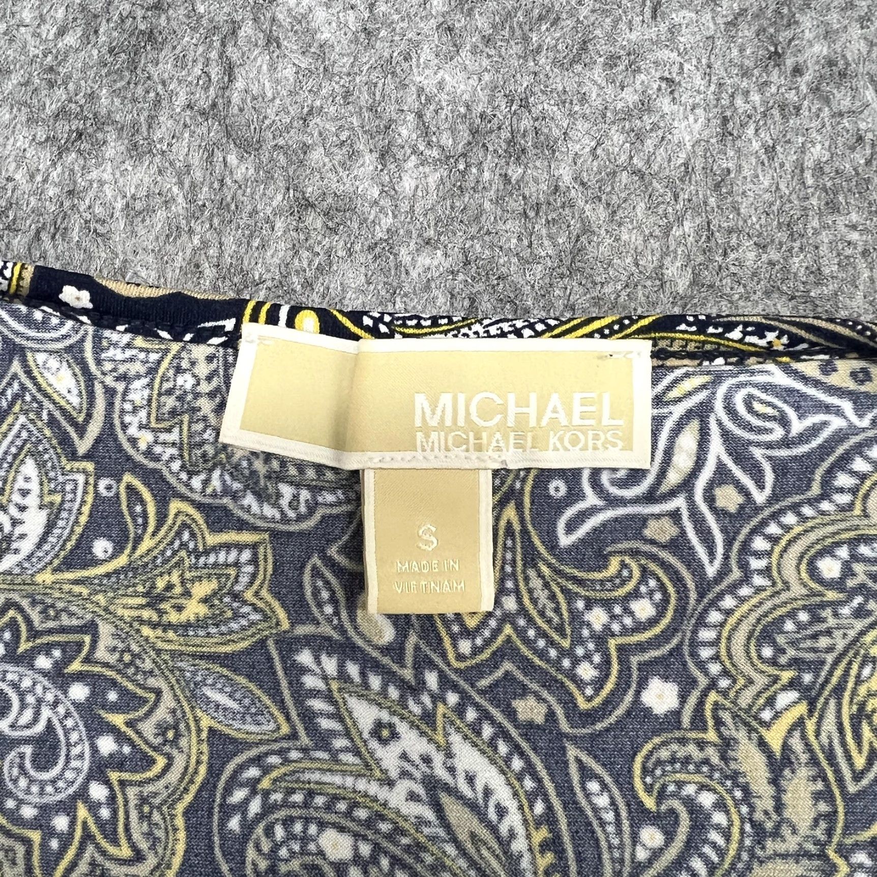 Vintage MICHAEL MICHAEL KORS Shirt Womens S Blue Paisley Sleeveless V-Neck Blouse Top Size S / US 4 / IT 40 - 3 Thumbnail