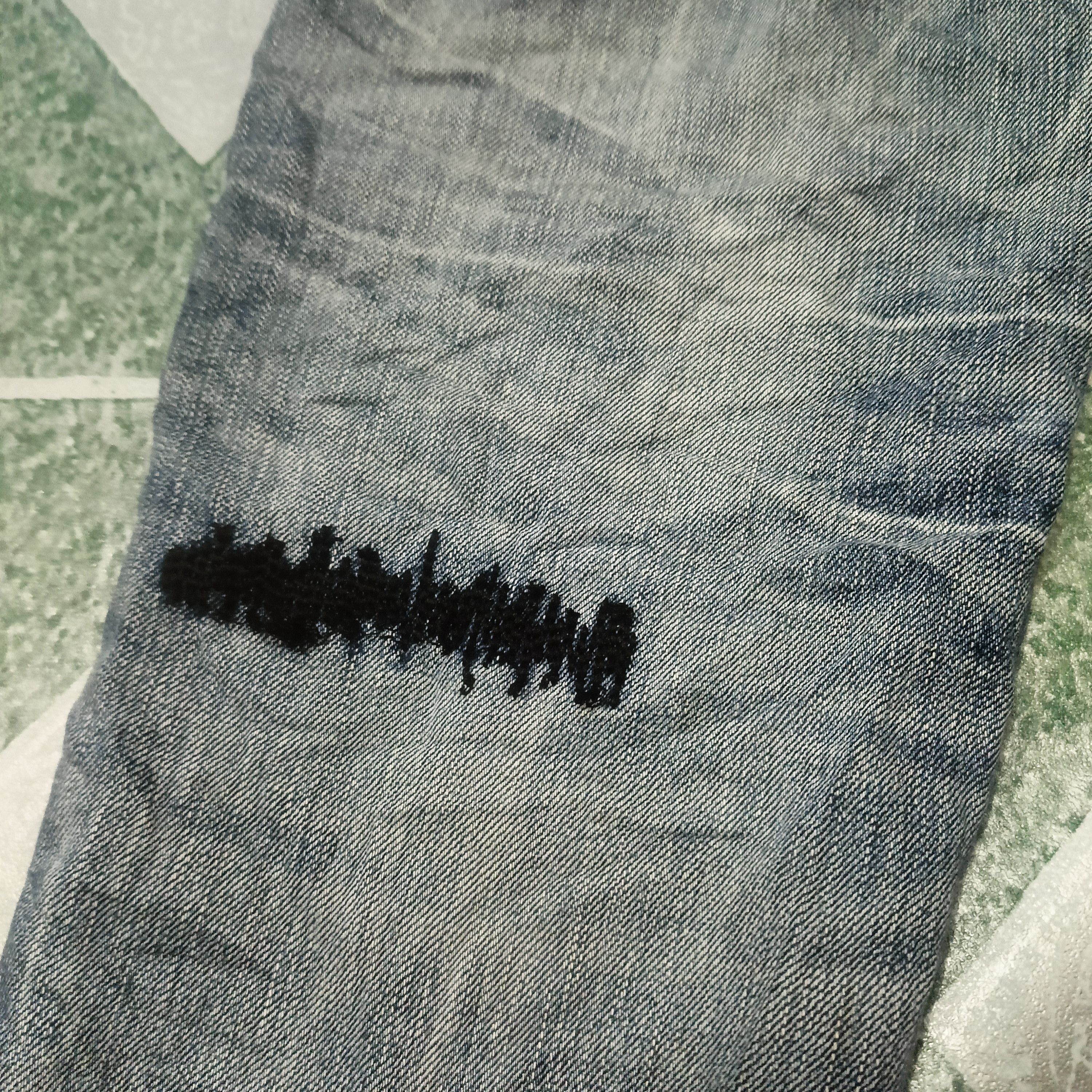 Ends Repair 💥Sick 💥Insane 90s Distressed Big Train jeans Size US 31 - 17 Thumbnail