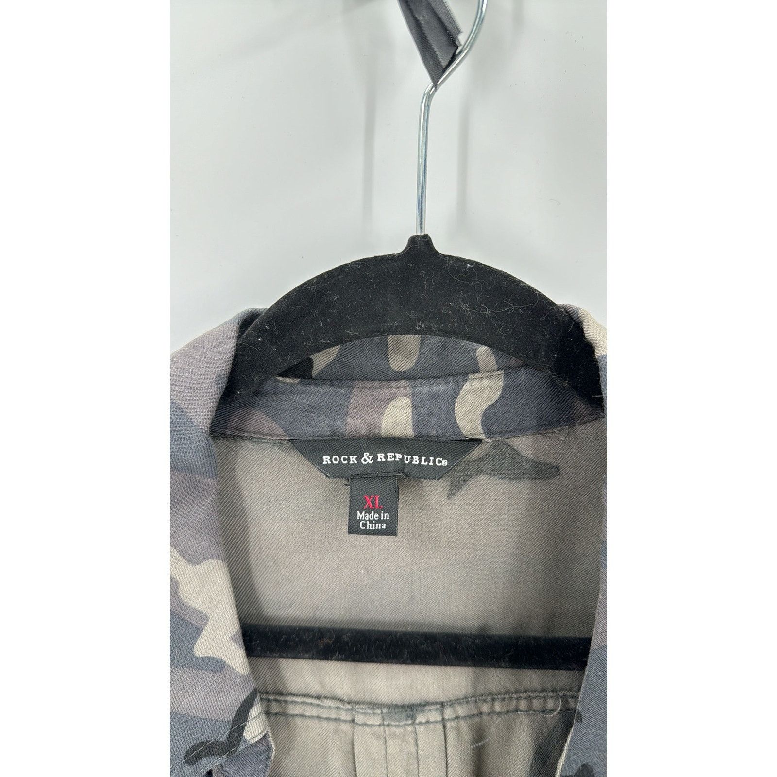 Rock & Republic Rock & Republic sz xl camo Rayon Button Up Shirt High Low Size S / US 4 / IT 40 - 3 Thumbnail